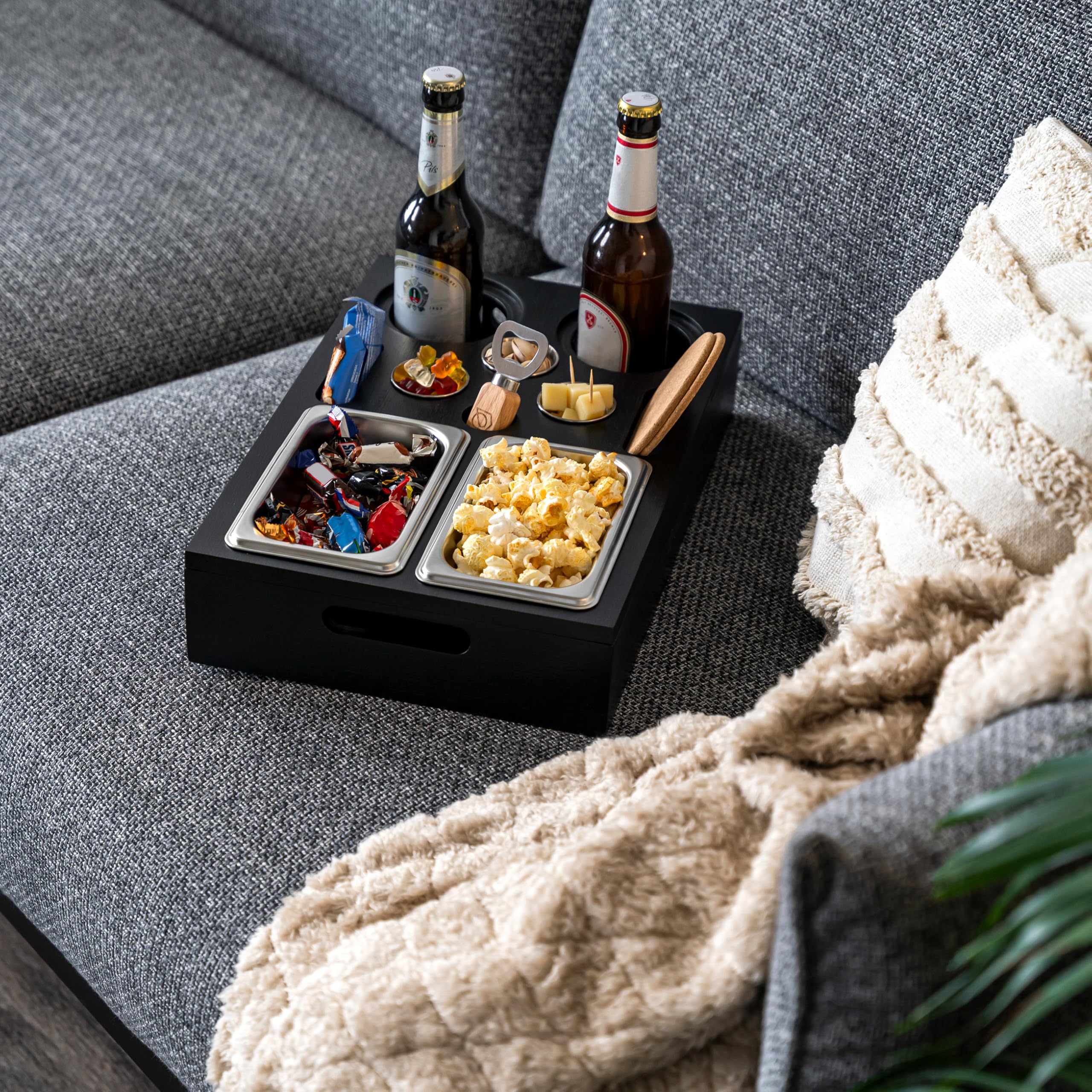 eluno Couchbar mit abnehmbarem, magnetischem Deckel, Serviertablett, inklusive 2 Snackschalen, 3 Dipschälchen, 2 Getränkehalter mit Korkuntersetzer,1 Flaschenöffner aus Bambus (Schwarz)