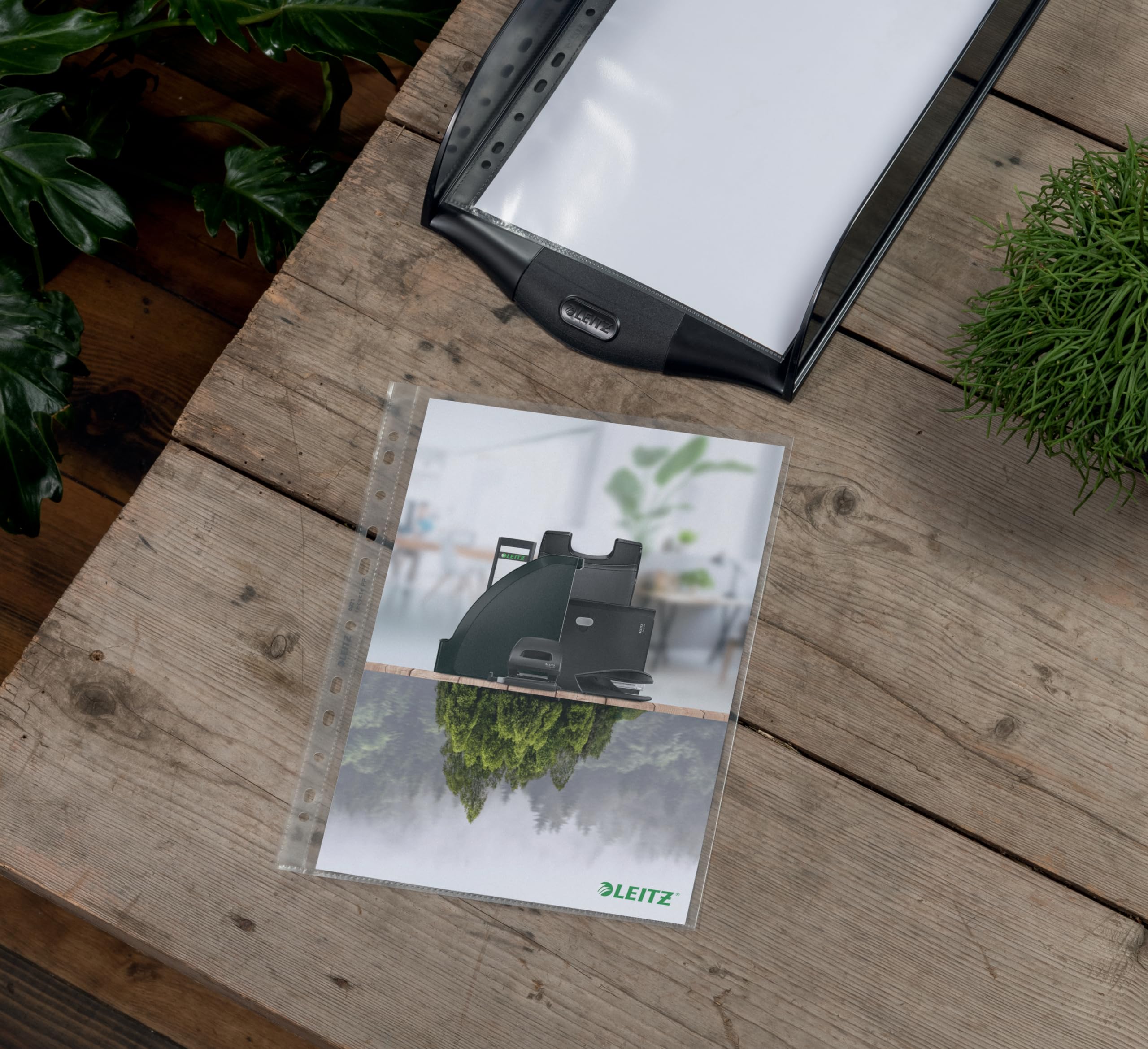 Leitz A4 Prospekthüllen, 100 Stück, Universallochung , Matte Oberfläche, 100 Mikron Folienstärke, 100% recyclebar, Umweltfreundlich, Recycle-Serie, Farblos, 47910003