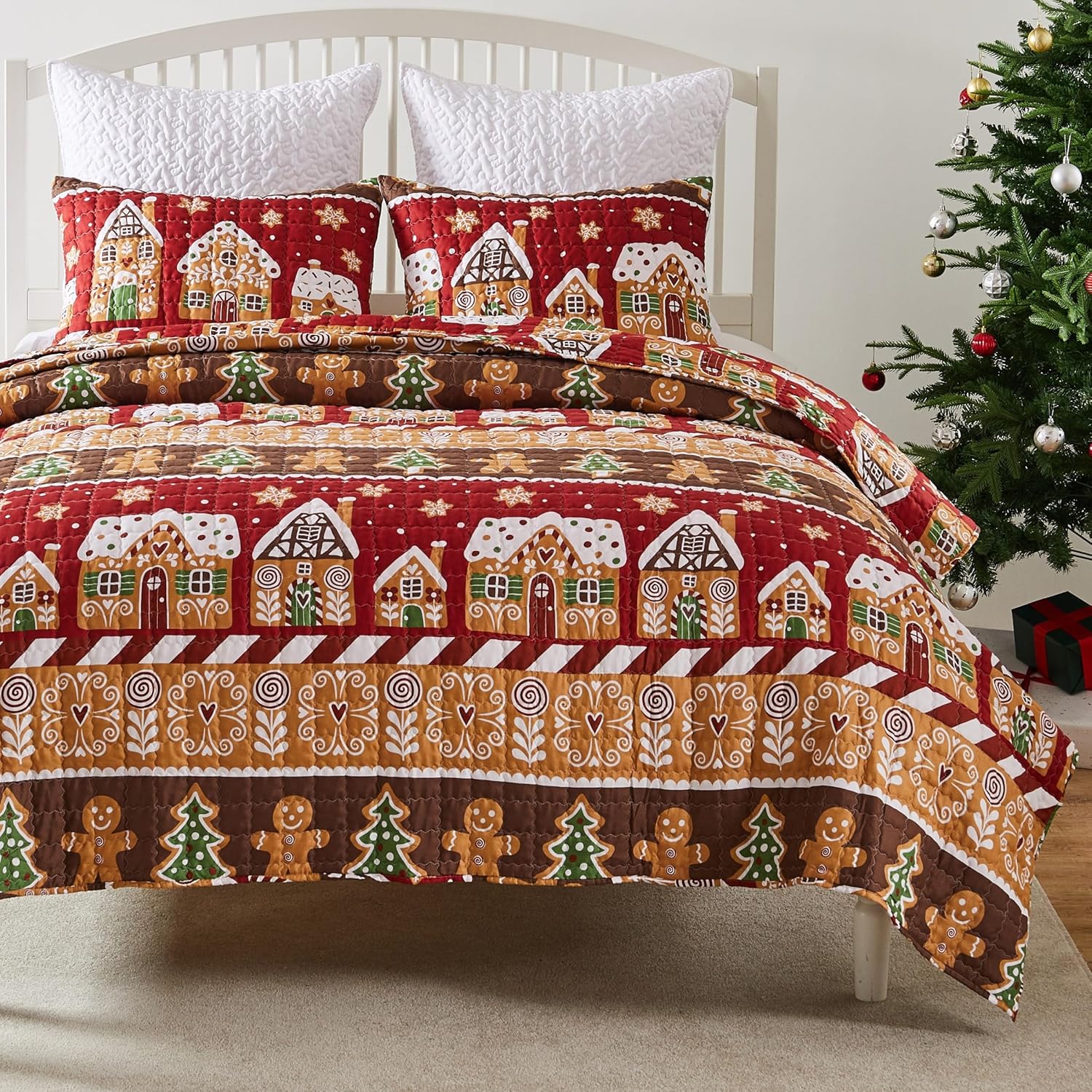 Greenland Home Gingerbread Lane Novelty Holiday Reversible Quilt Set, 3-Piece King/Cal King 3-Piece King/Cal King Red