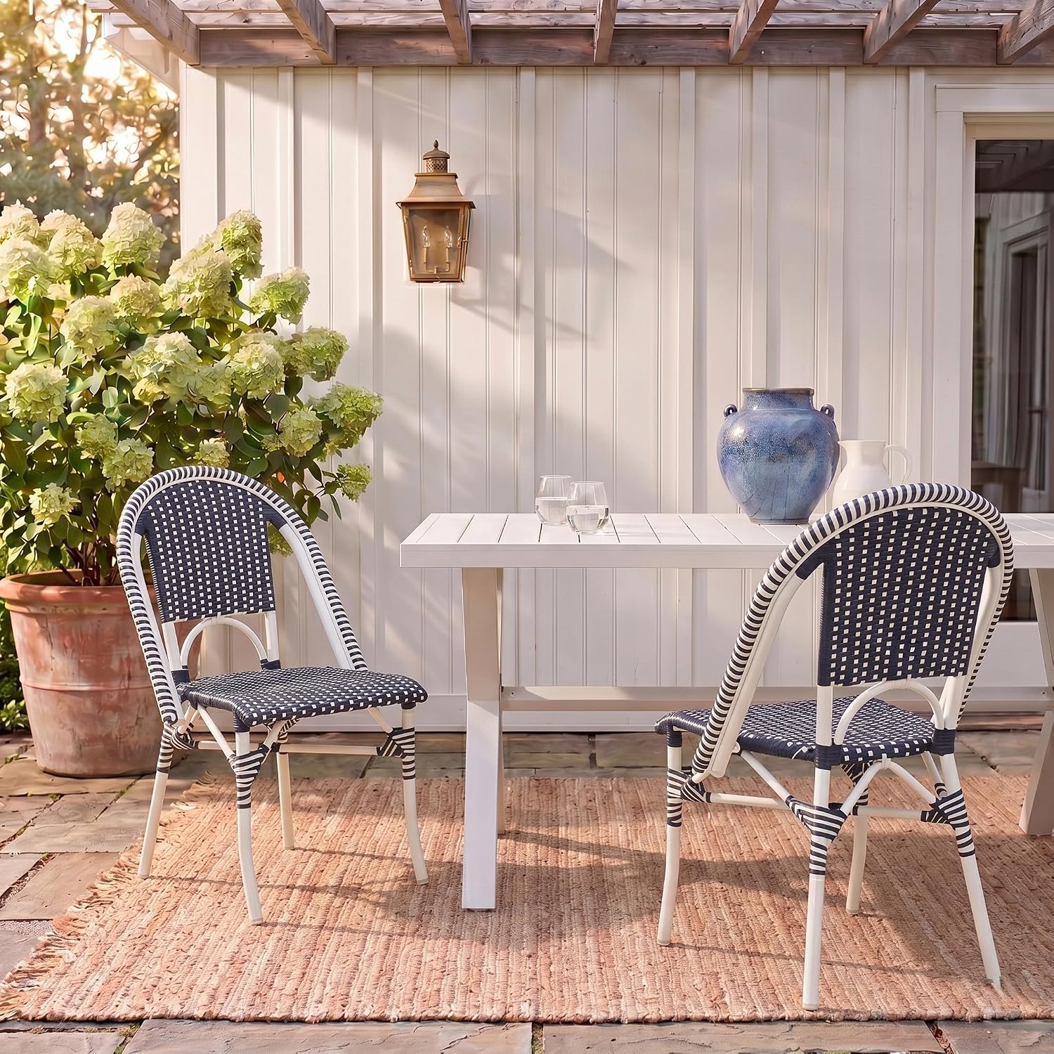SAFAVIEH Outdoor - Torino Bistro Chair Set of 2 - Navy & White - Faux Wicker & Aluminum Frame - Bistro Side Chair Design - Ideal for Patio, Deck, Sunroom, Dining Area, 18" Seat Height (PAT7550F-SET2)