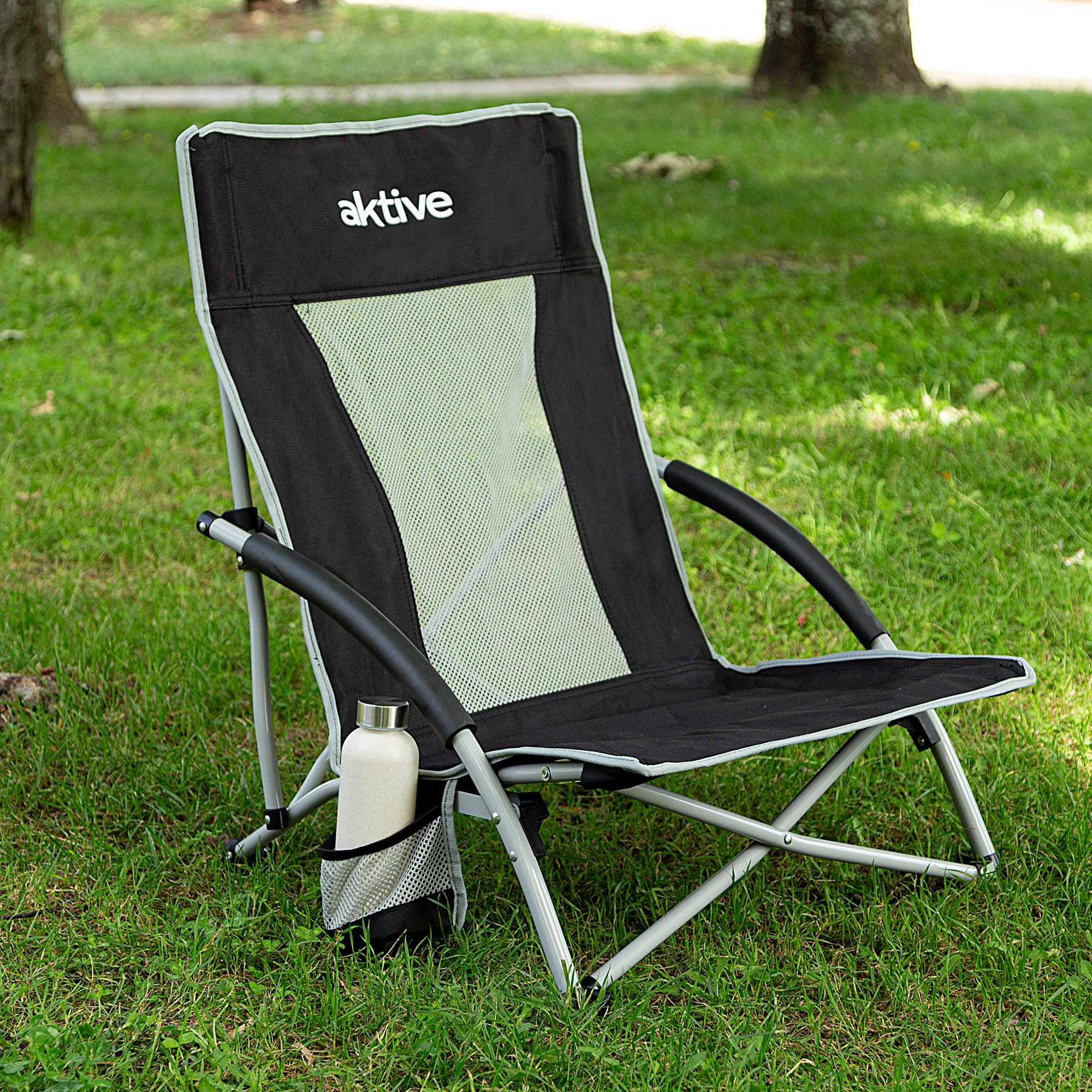 AKTIVE 4er-Pack Camping-Klappstühle, 50 x 51 x 67 cm, Stahlgestell, atmungsaktives Gewebe, gepolsterte Armlehnen, seitliche Untersetzer, max. 110 kg, Camping, inklusive Tragetasche (62370)
