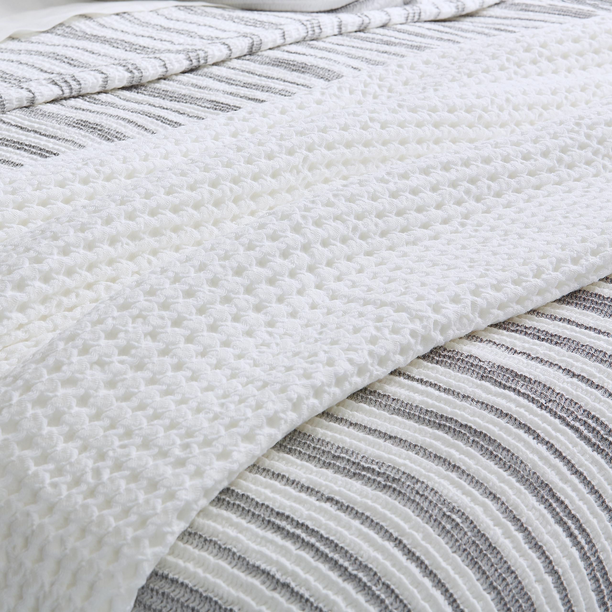 Five Queens Court Crystal Cove Cal King Coverlet, White, 108X94