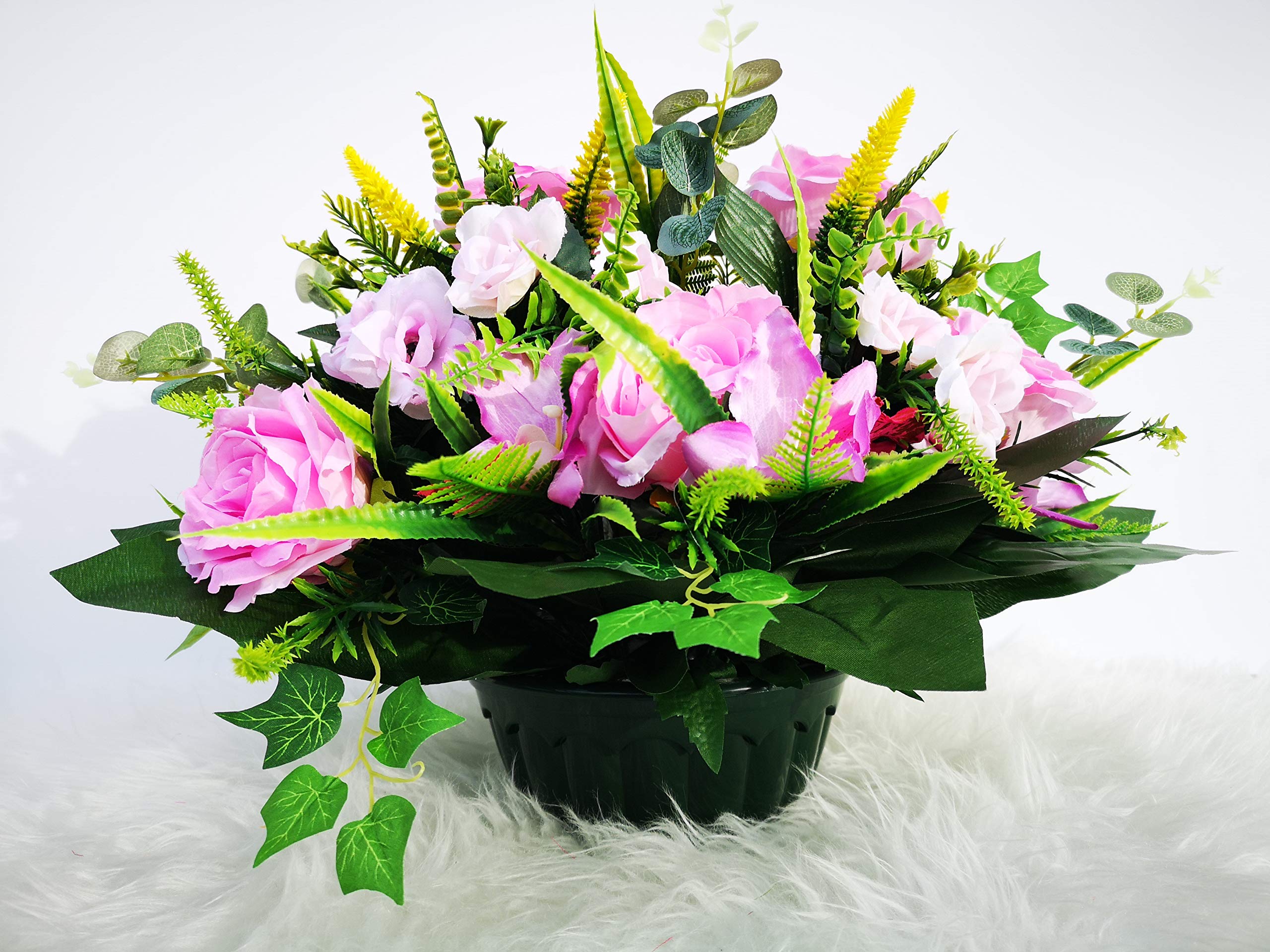 Composition de Fleurs Artificielles, Lesté Ciment pour Une Très Bonne Tenue à L' extérieur, Réalisé par Nos Soins, Les Fleurs sont De Très Bonne Qualité.