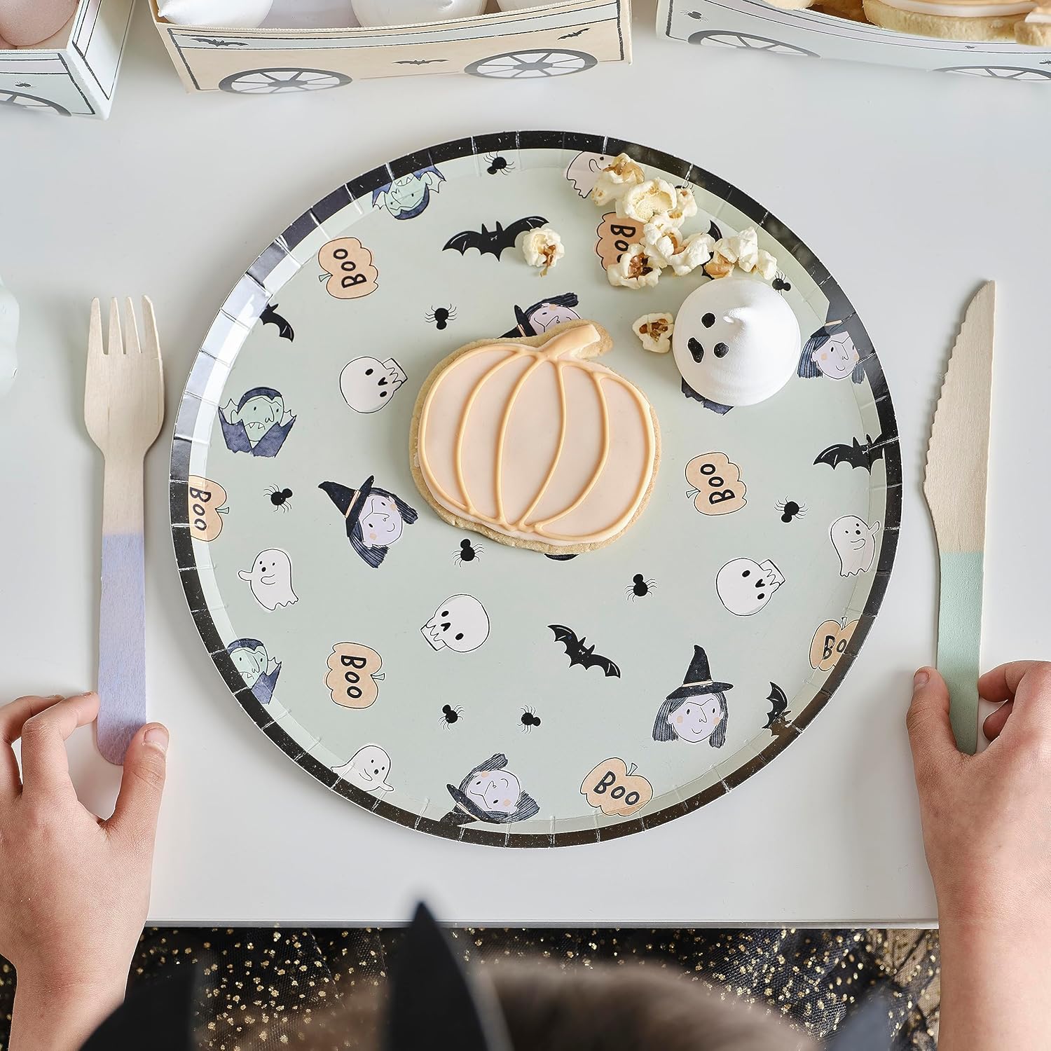 Ginger Ray Halloween Vampire, Witch, Bat and Skull Boo Party Paper Plates Tableware 8 Pack