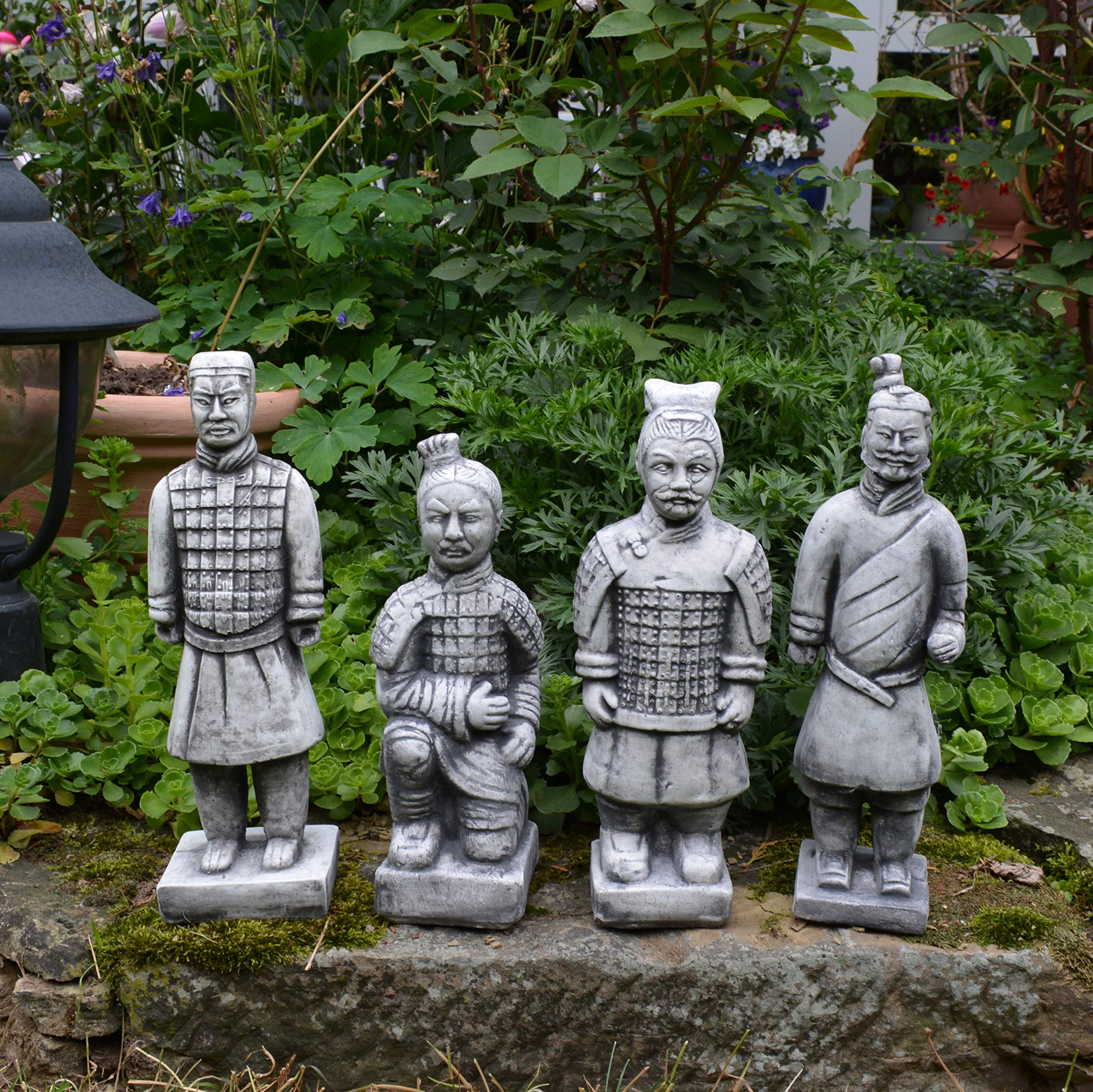 gartendekoparadies.de Vier chinesische Terrakotta-Krieger im Set, Steinfigur, H. 31-37 cm, 10 kg, Grau, frostsicher aus Steinguss für Außenbereich
