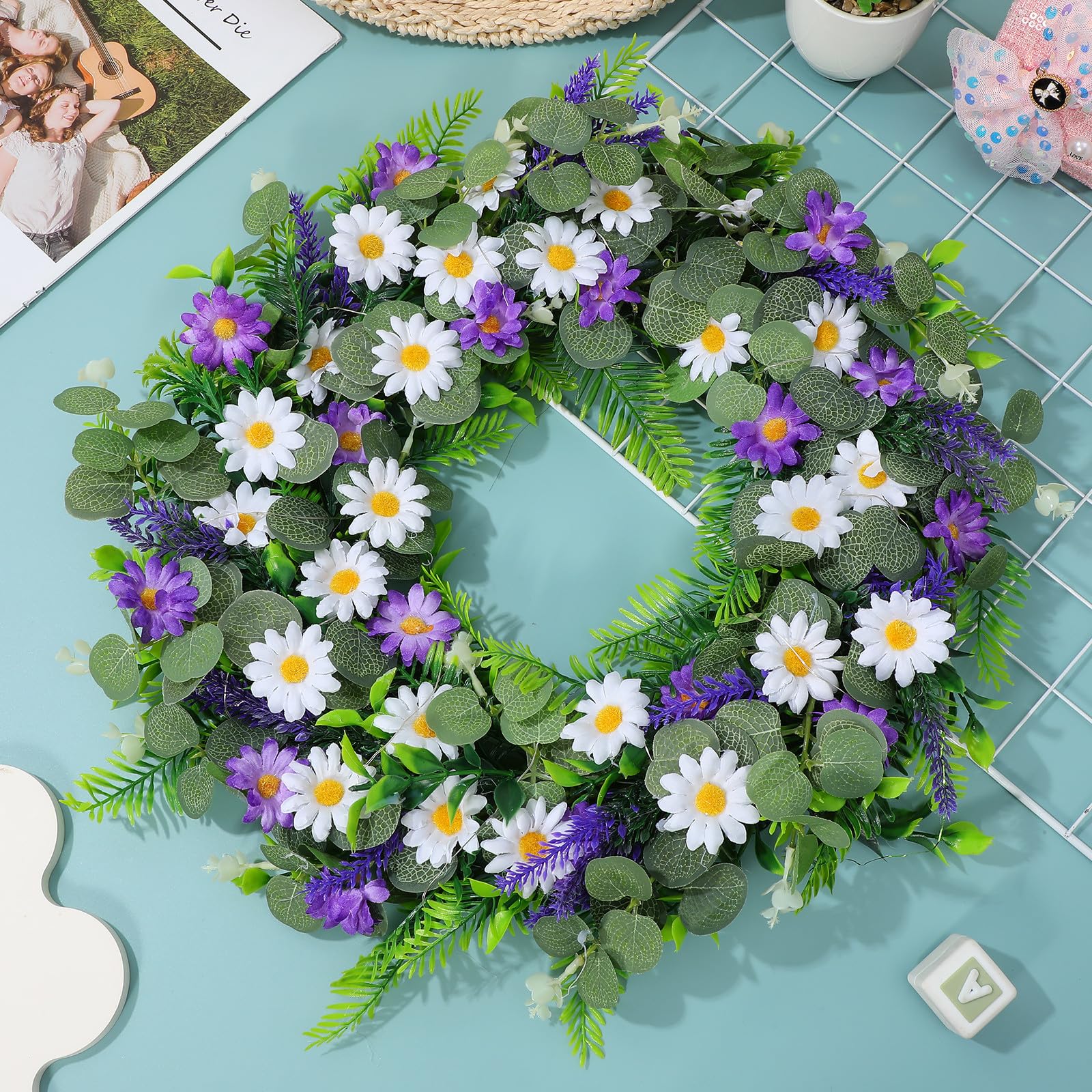 Künstlicher Lavendel Türkranz mit LED für Frühling und Sommer | Kunststoff mit Realistischer Haptik, für Partys und Hochzeiten, Zarte Form mit Natürlichem Charme