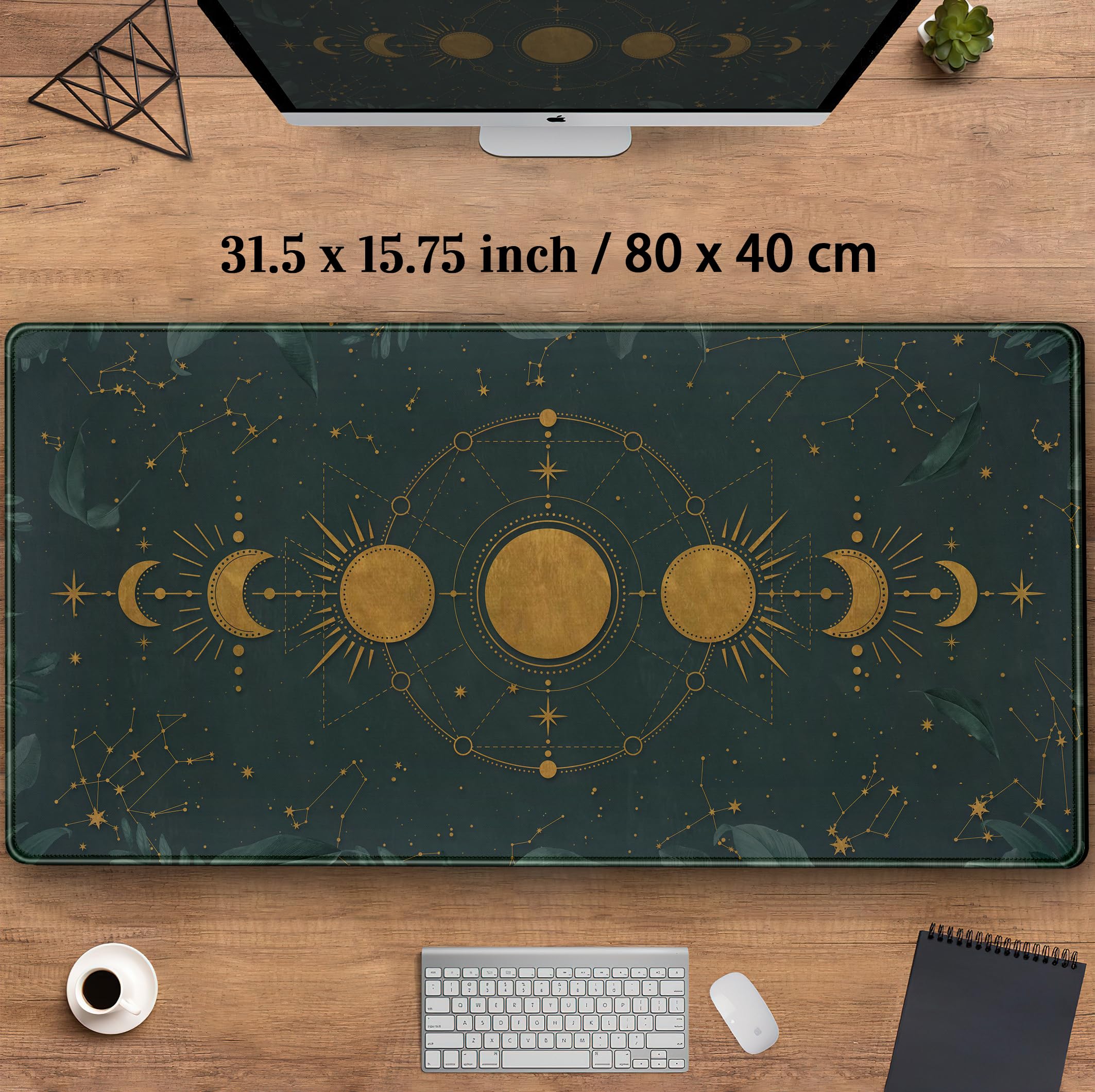 Tappetino XXL Gaming 80x40 Cm – Foresta Verde Scuro Con Luna Dorata, Bordi Cuciti