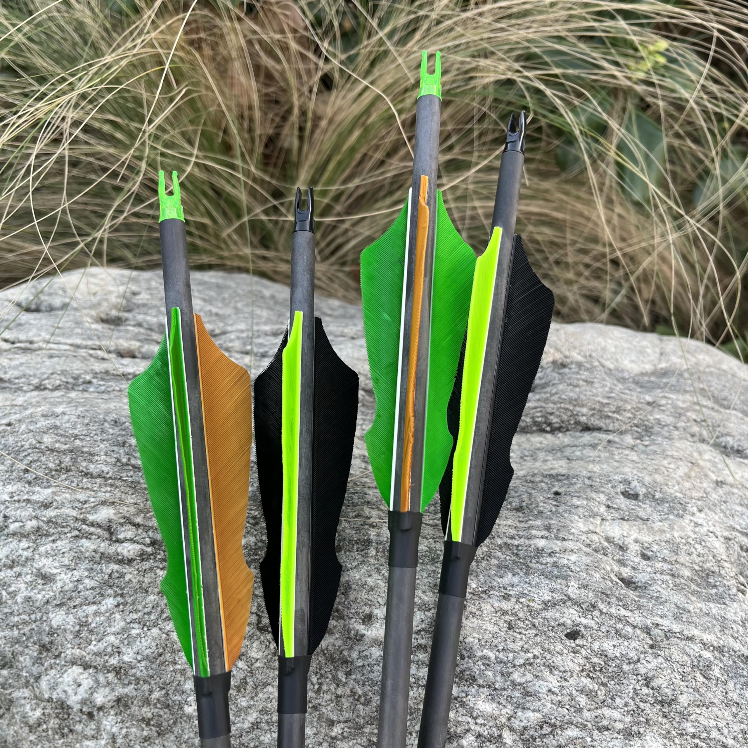 30" Freccia in Carbonio con Piume di Tacchino da 4", Spina 300/400/500/600/700/800 per Compound, Recurve e Arco Lungo, Ideale per Obiettivi e Caccia