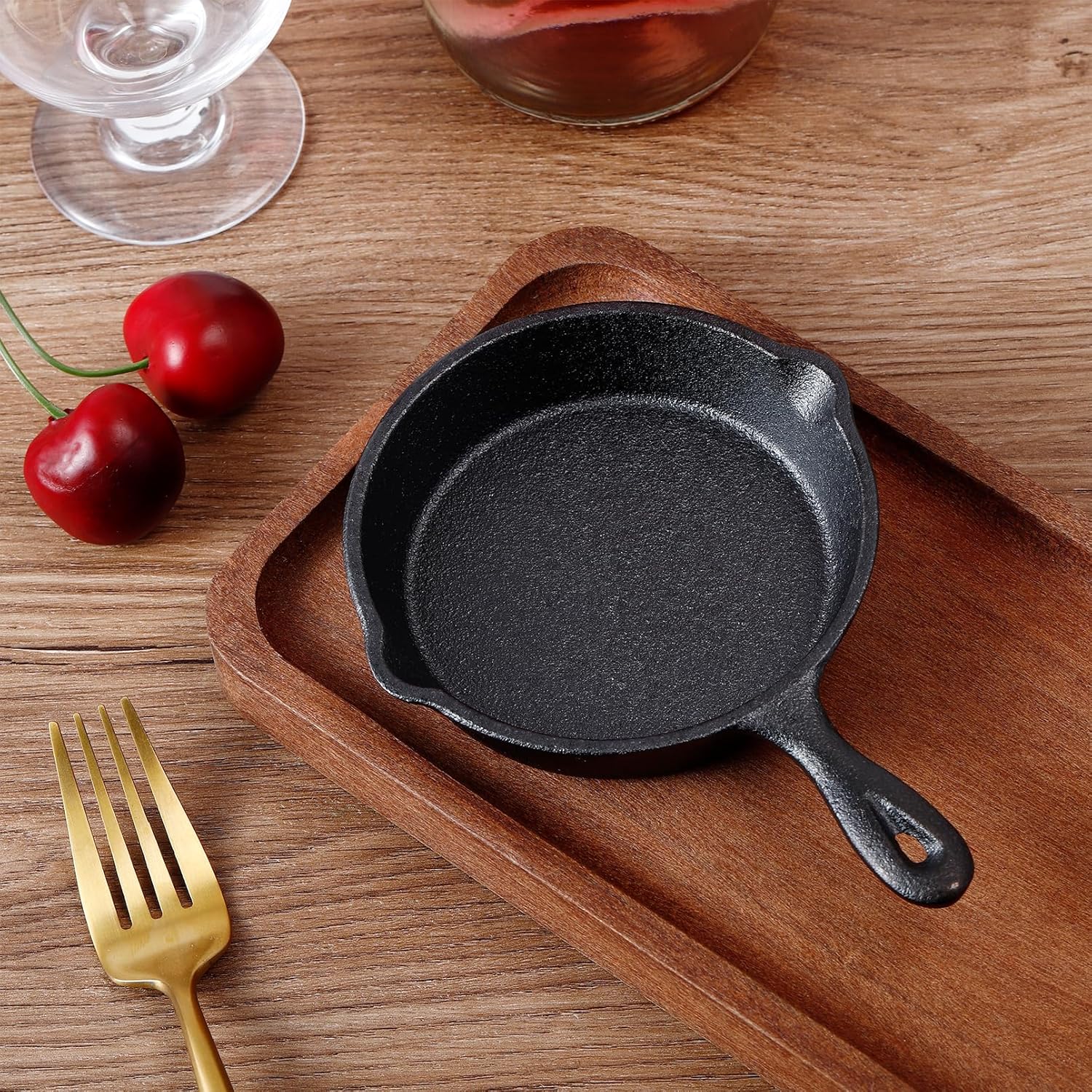 Mini Cast Iron Skillet Set of 6, 4 Inch Small Frying Pan with Handle, Cast Iron Skillet with Silicone Mitt, Pre Seasoned Mini Skillets for Camping, Kitchen Cooking, Indoor and Outdoor (Black)