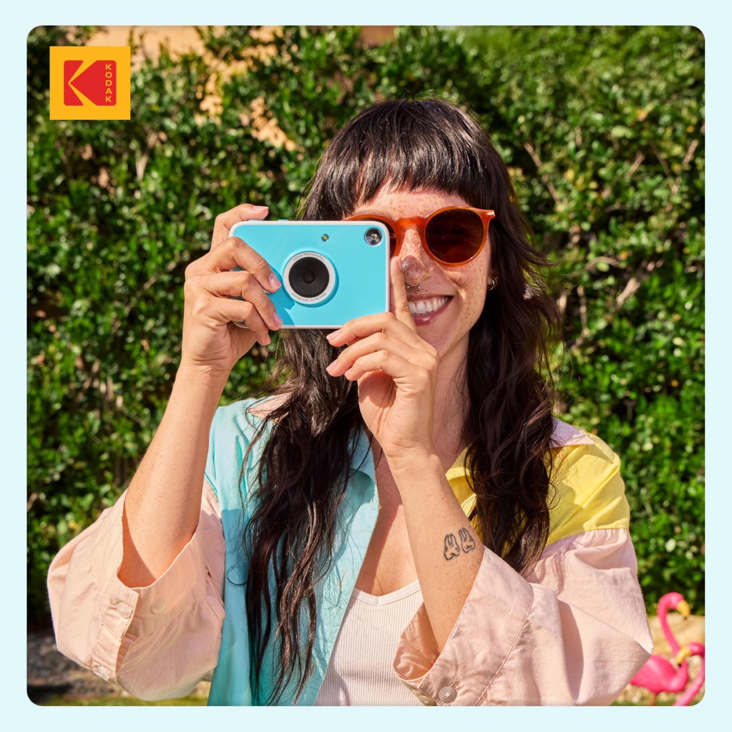 Kodak Printomatic+ Cámara Digital Instantánea 10MP Paquete de Inicio (Azul) con Funda, LED RGB y Papel Zink 20 Hojas – Azul