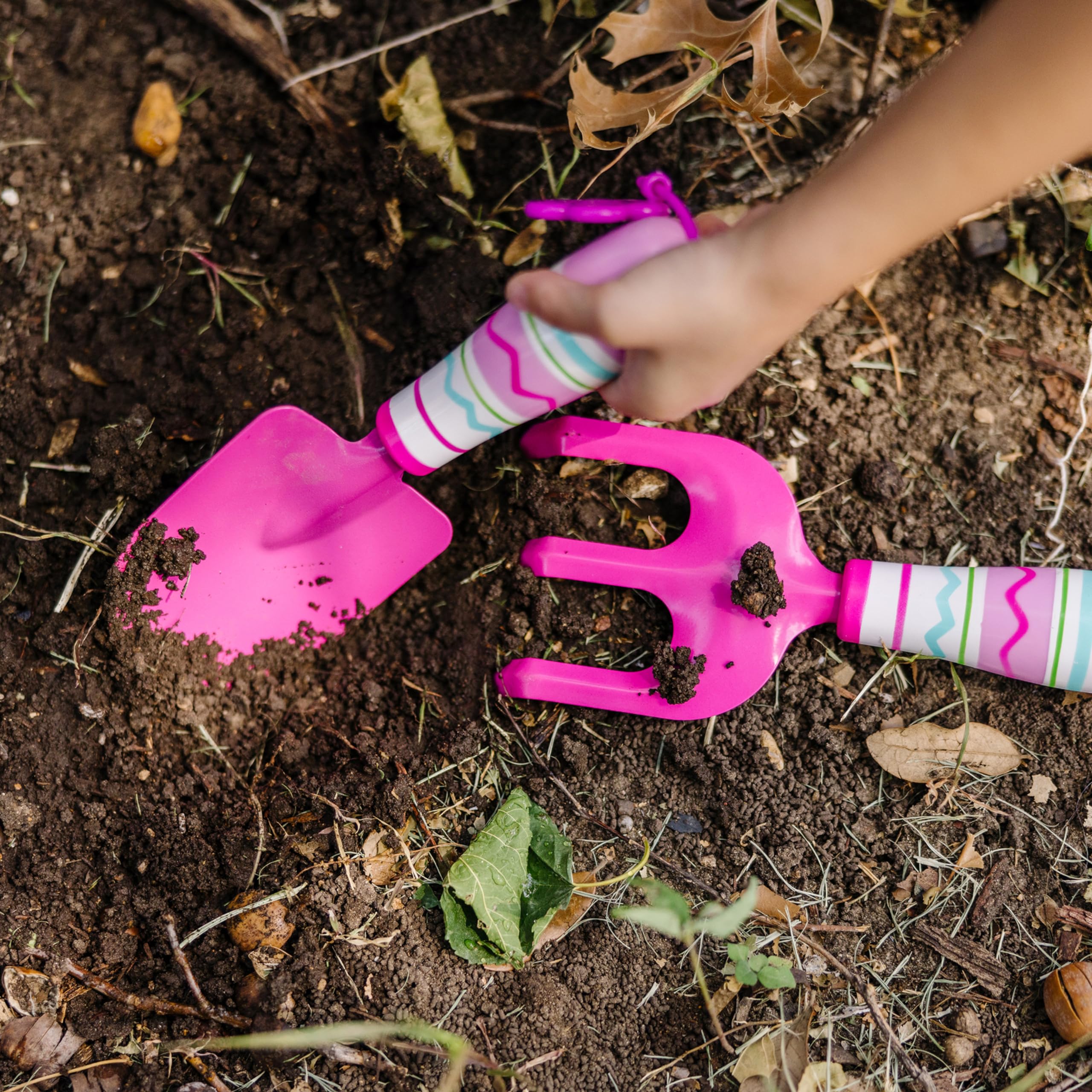Melissa & Doug Pretty Petals Cultivator & Trowel Set - Image 7