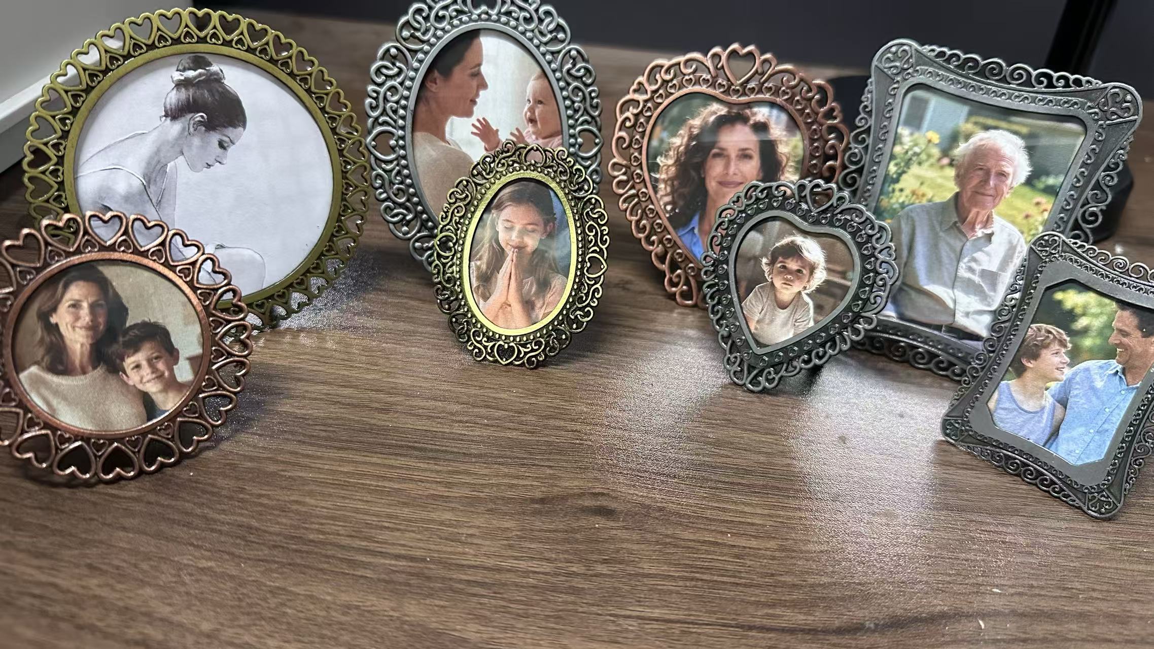 Amazon.com - Pofectsty 2 Pack Mini Metal Vintage Picture Frame