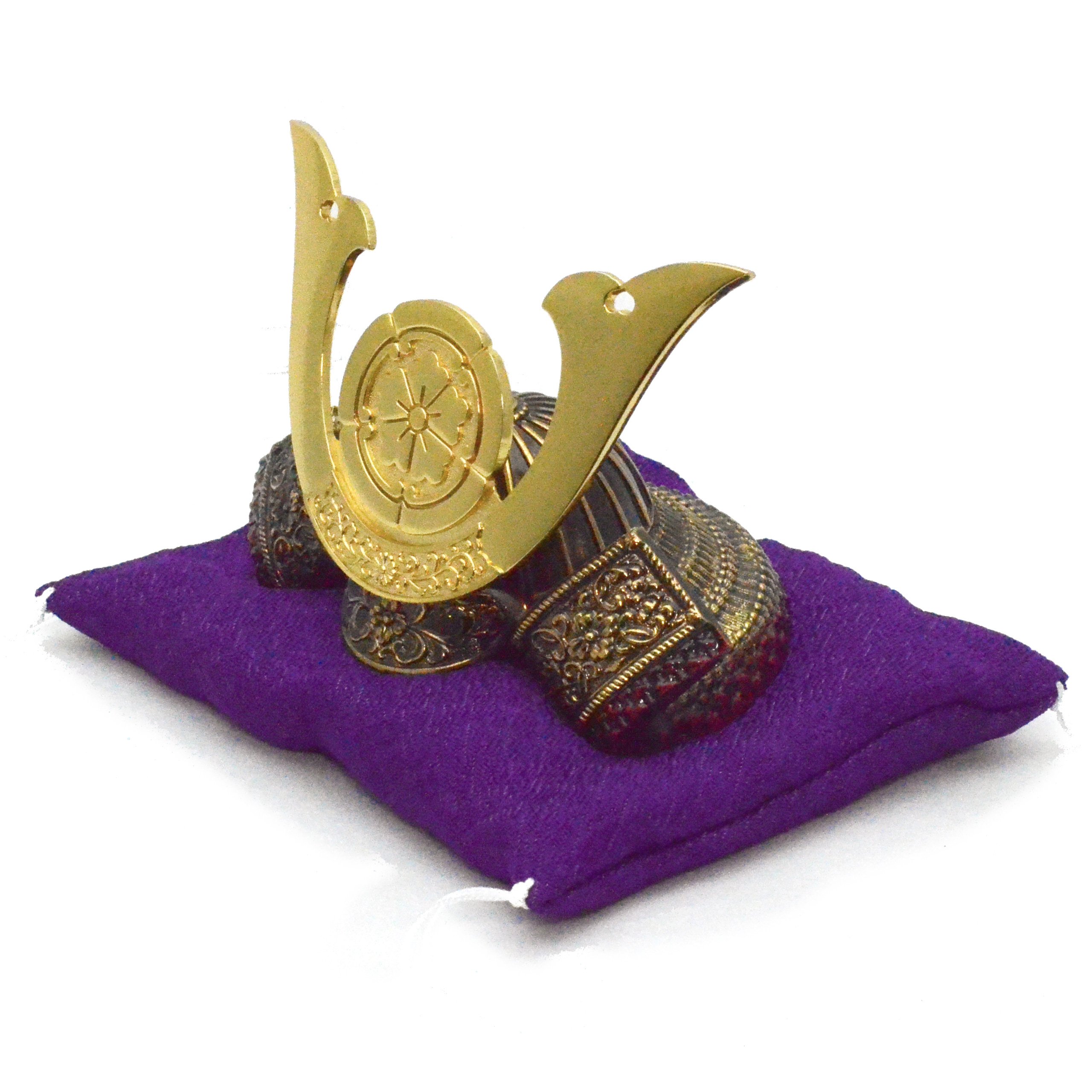 Amazon.co.jp: 瑞鳥作 「新・出世兜」 織田信長 ミニ兜飾り : Toys & Games