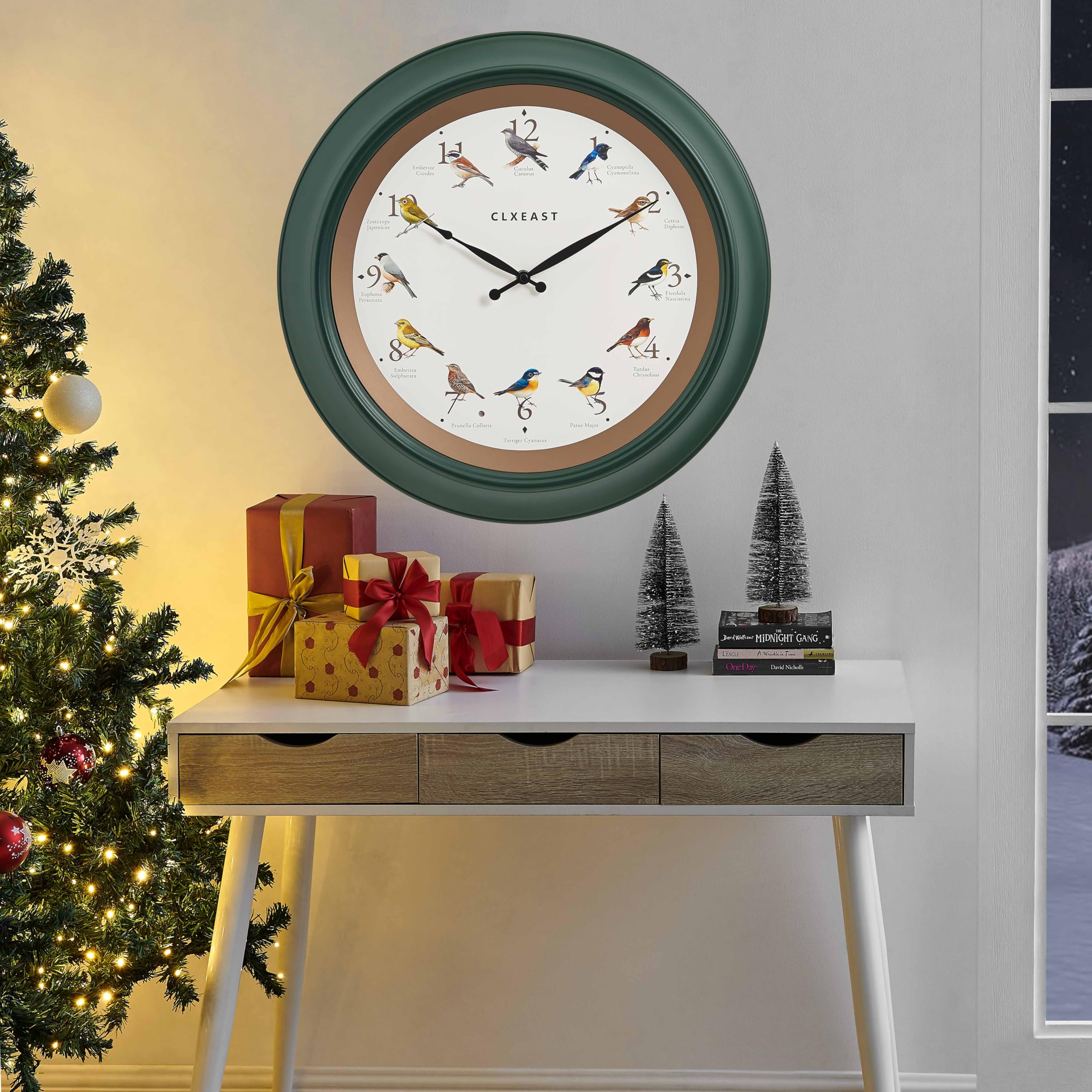 CLXEAST Reloj de pared de pájaro cantando de 45,7 cm, luz nocturna iluminada, acabado verde bosque