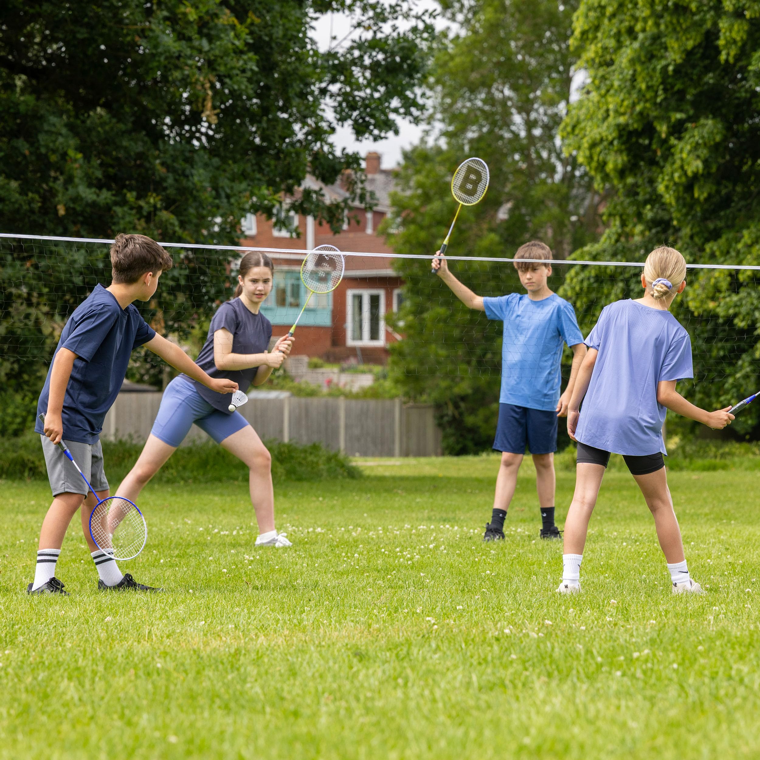 Baseline Juego de bádminton para 4 Jugadores, Incluye 4 Raquetas, 2 Volantes, Red y Postes, portátil con Bolsa de Transporte