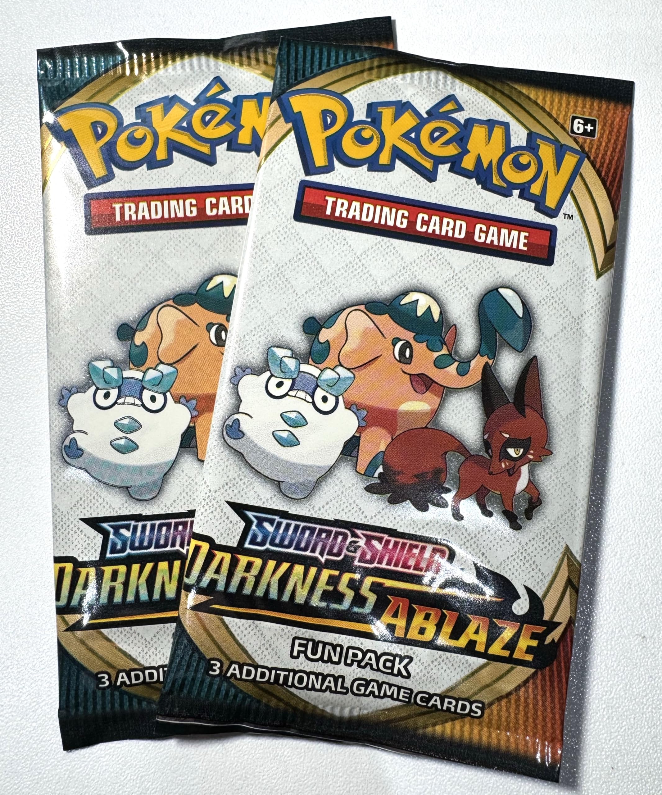 Pokemon Sword & Shield Darkness Ablaze Trading Card Game Fun Pack, 3 Cards, Ages 6+ (2)