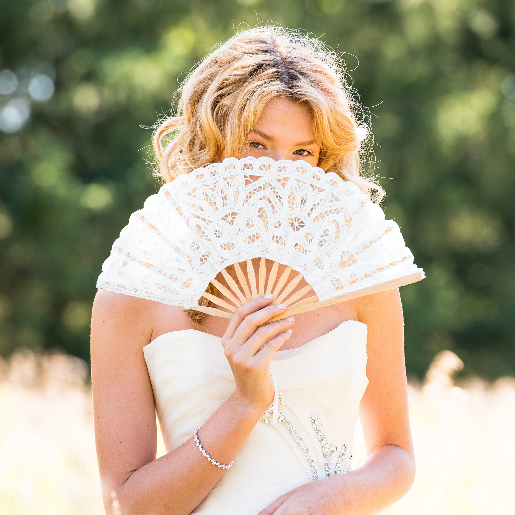 Amazon.com: White Lace Hand Fan : Home & Kitchen display picture 1