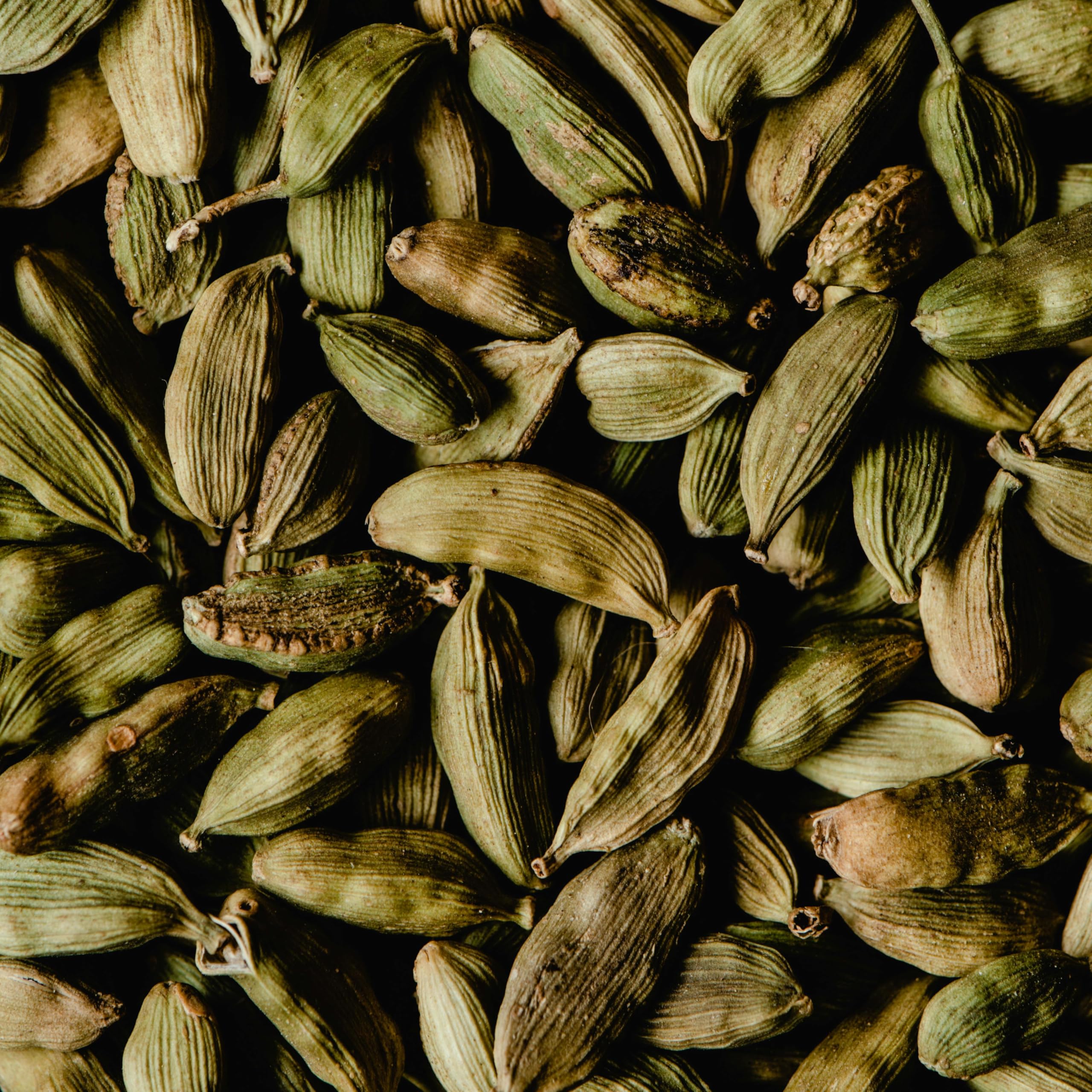 Cardamome (graines) 500 g- LA PLANTIGO Un choix savoureux, Qualité Supérieure, Sachet avec Zip, Cardamome Gousses Entières - Graines Cardamome Vertes