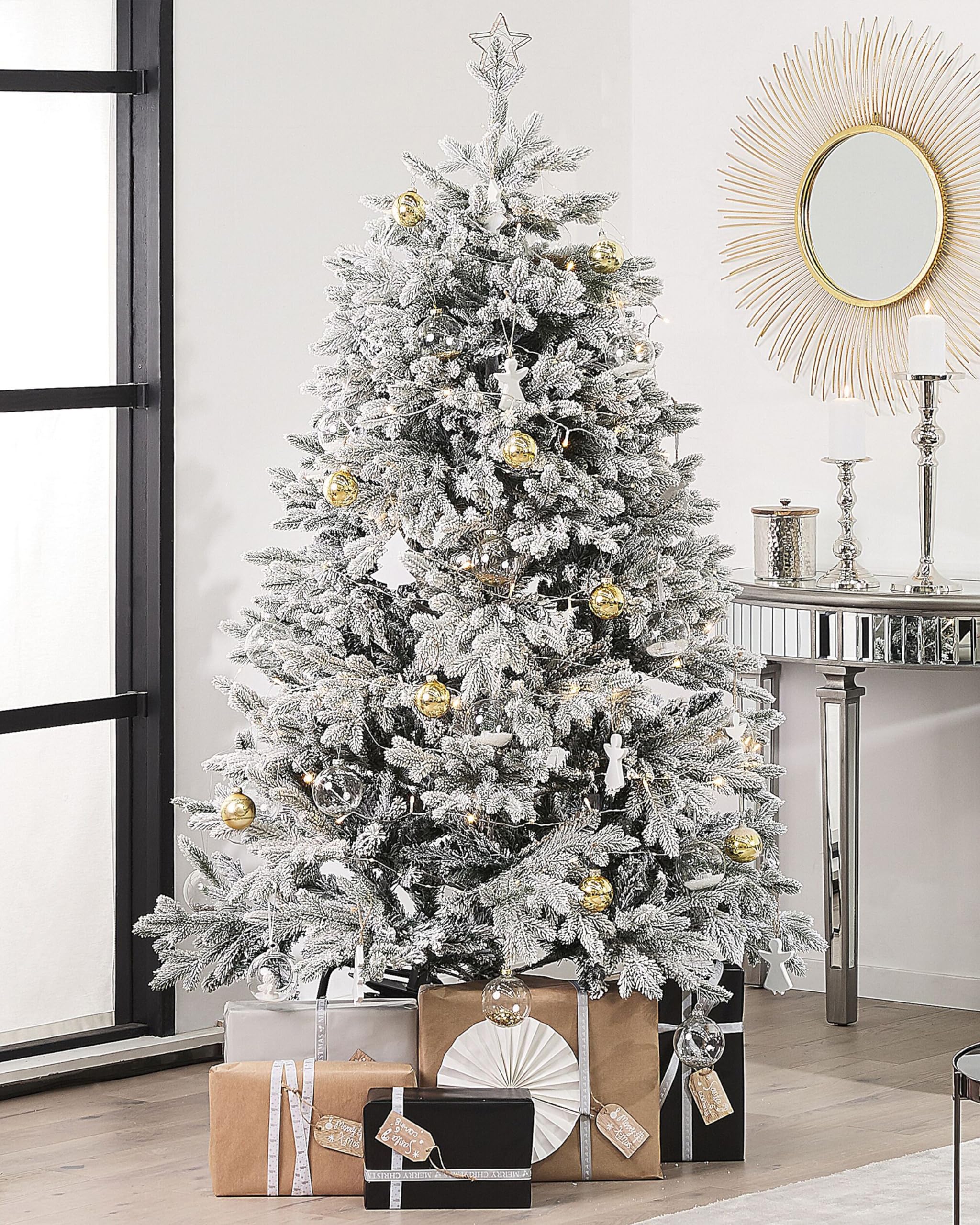 Sapin de Noël Artificiel Effet Neige 120 cm Idéal avec Branches Facilement Ajustables Aspect Naturel et Réaliste Parfait pour Tout Intérieur Beliani