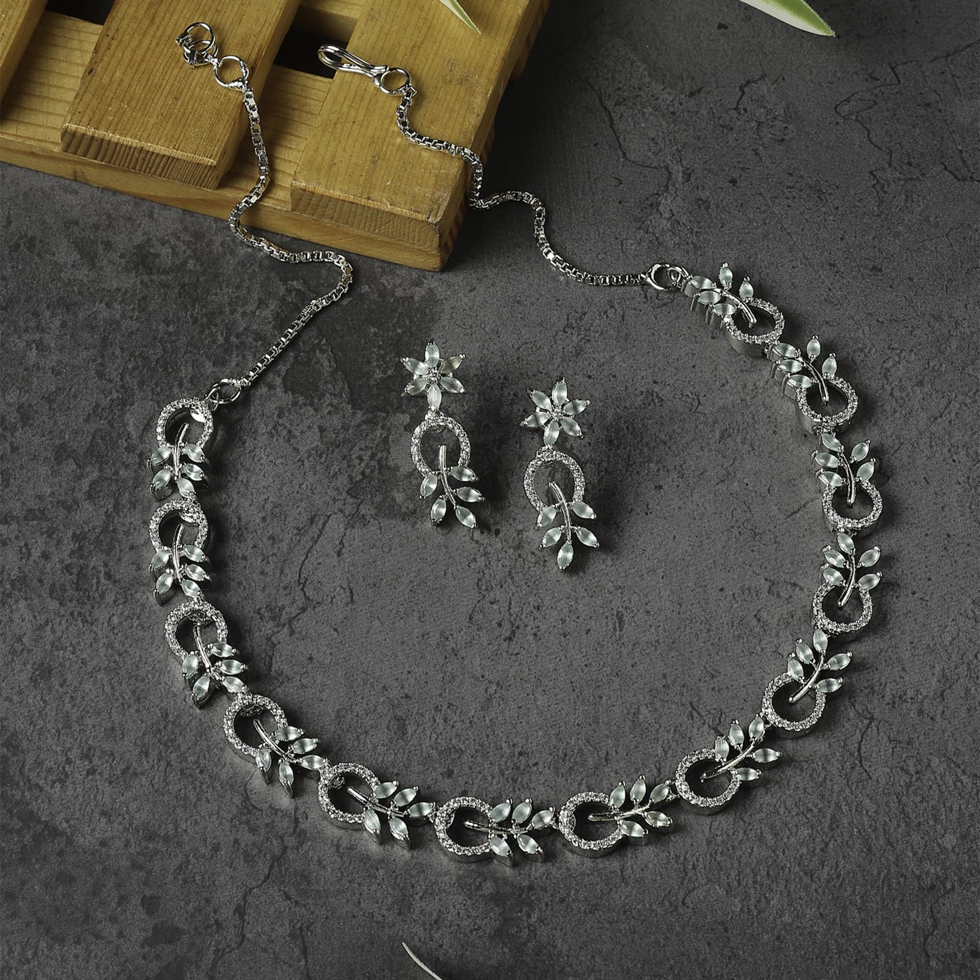 Rhodium-Plated Leaf & Circular Necklace With Earrings Set