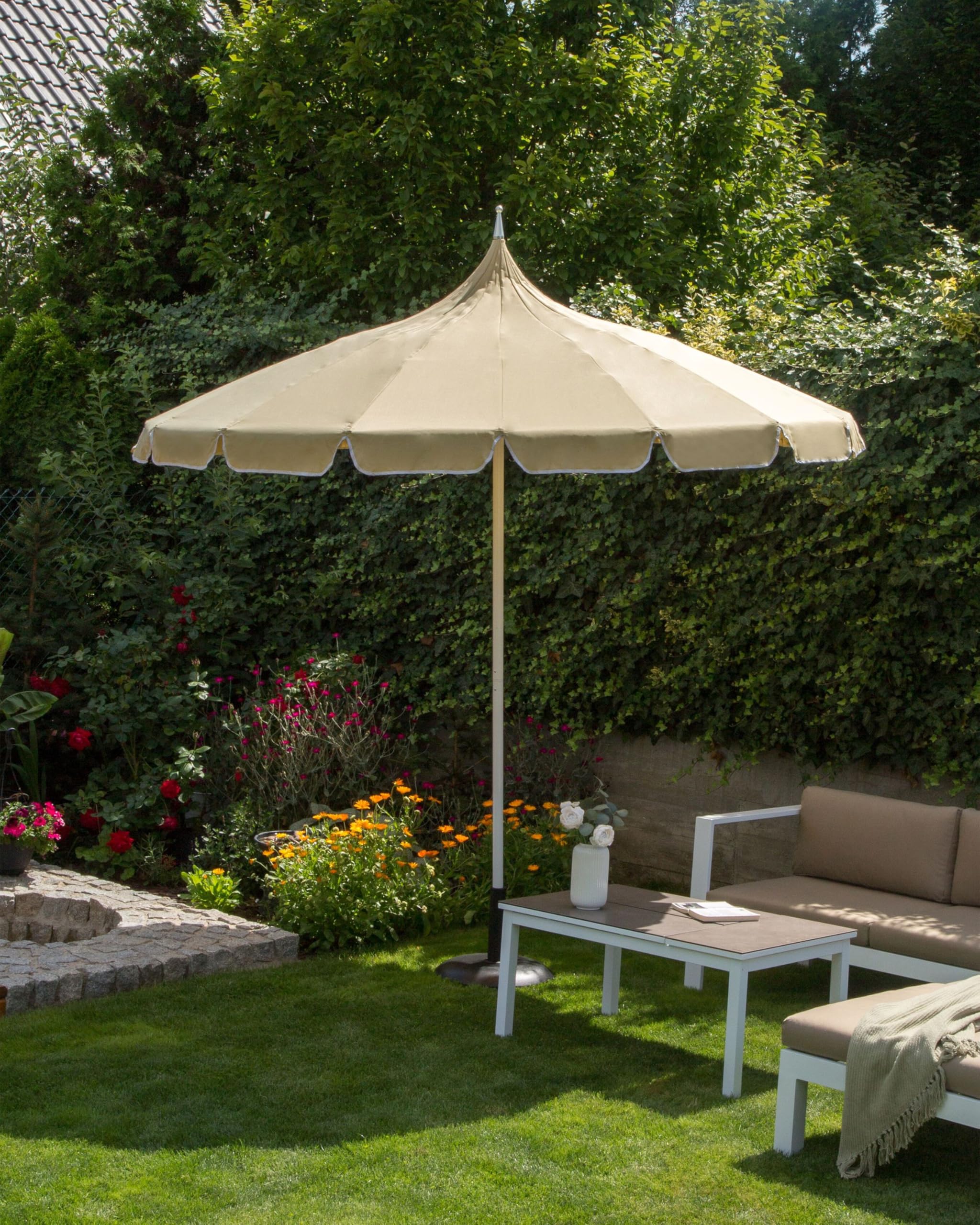 Beliani Elegante ombrellone da giardino ⌀ 245 cm palo in alluminio bianco tessuto poliestere beige