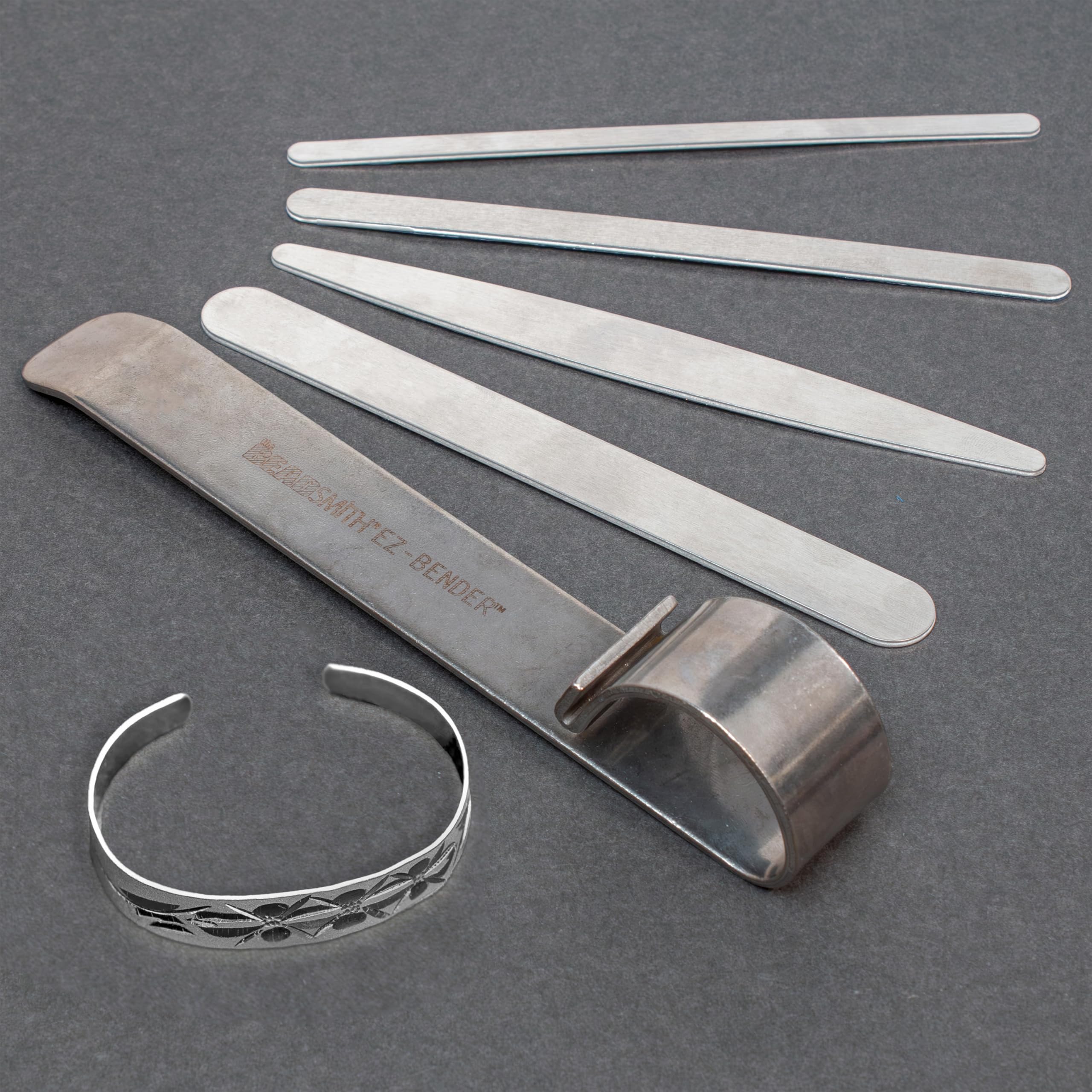 he Beadsmith EZ-Bender zestaw bransoletek – narzędzie do gięcia prętów 7 cali z 20 szt. aluminiowych metalowych półfabrykatów, 15 cm każda, idealne do łatwego tworzenia bransoletek mankietowych