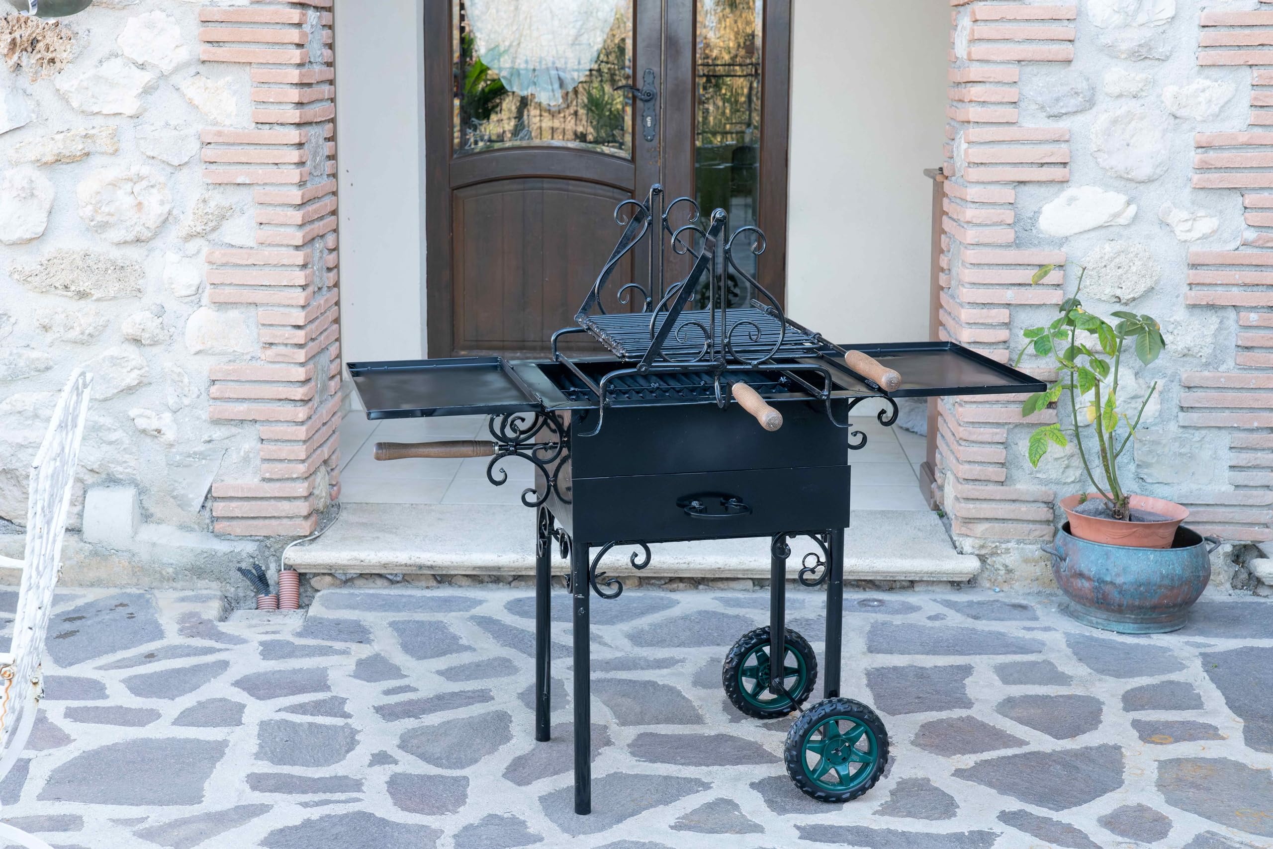 Barbecue in ferro battuto ZINCATO pesante con alette portatutto e griglia ribaltabile 80 × 45 × 70 cm