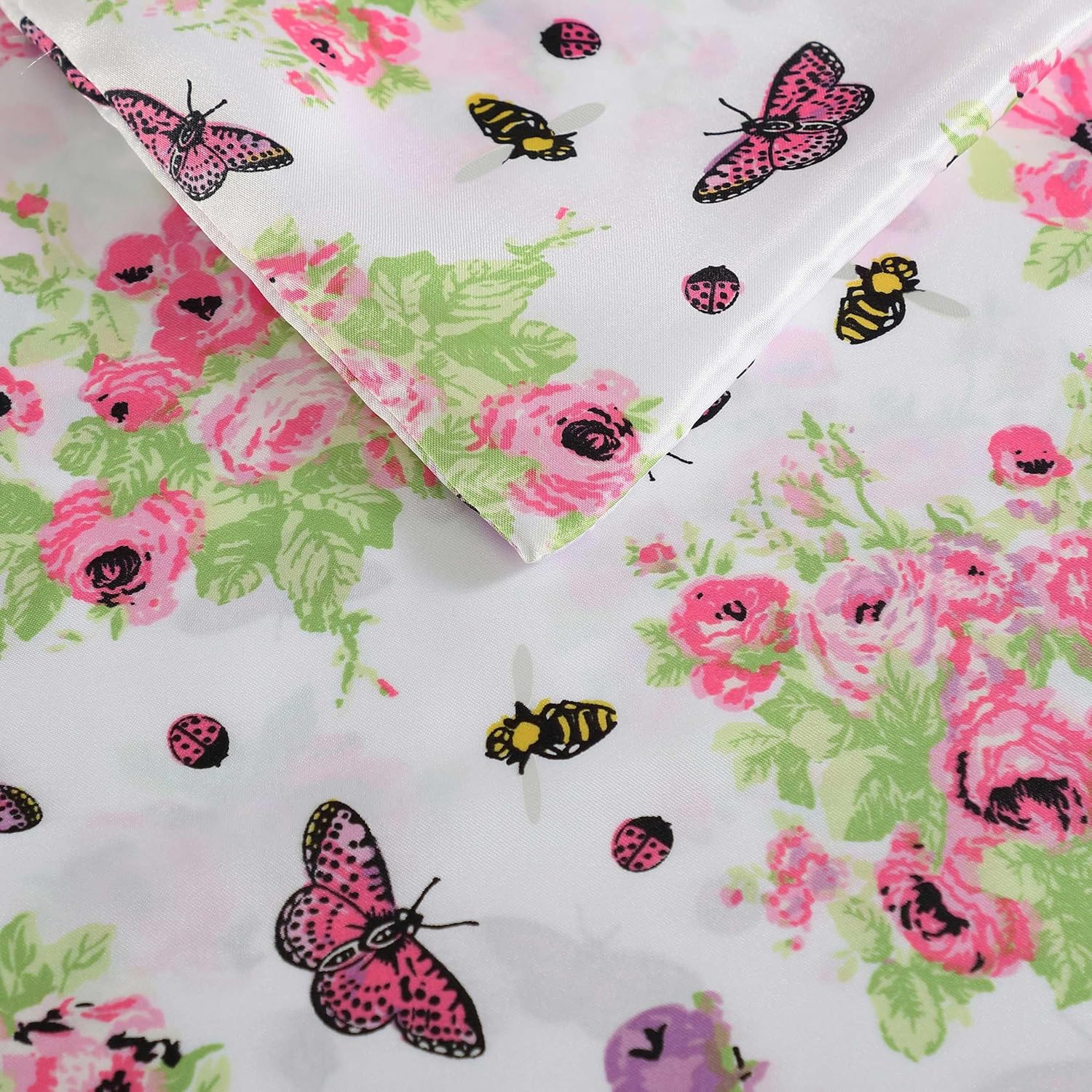 Betsey Johnson - Queen Duvet Cover Set, Ultra Soft & Reversible Bedding with Button Closure, 3 Piece Bed Set with Matching Pillowcases (Queen Bee Floral/Bouquet Pink)