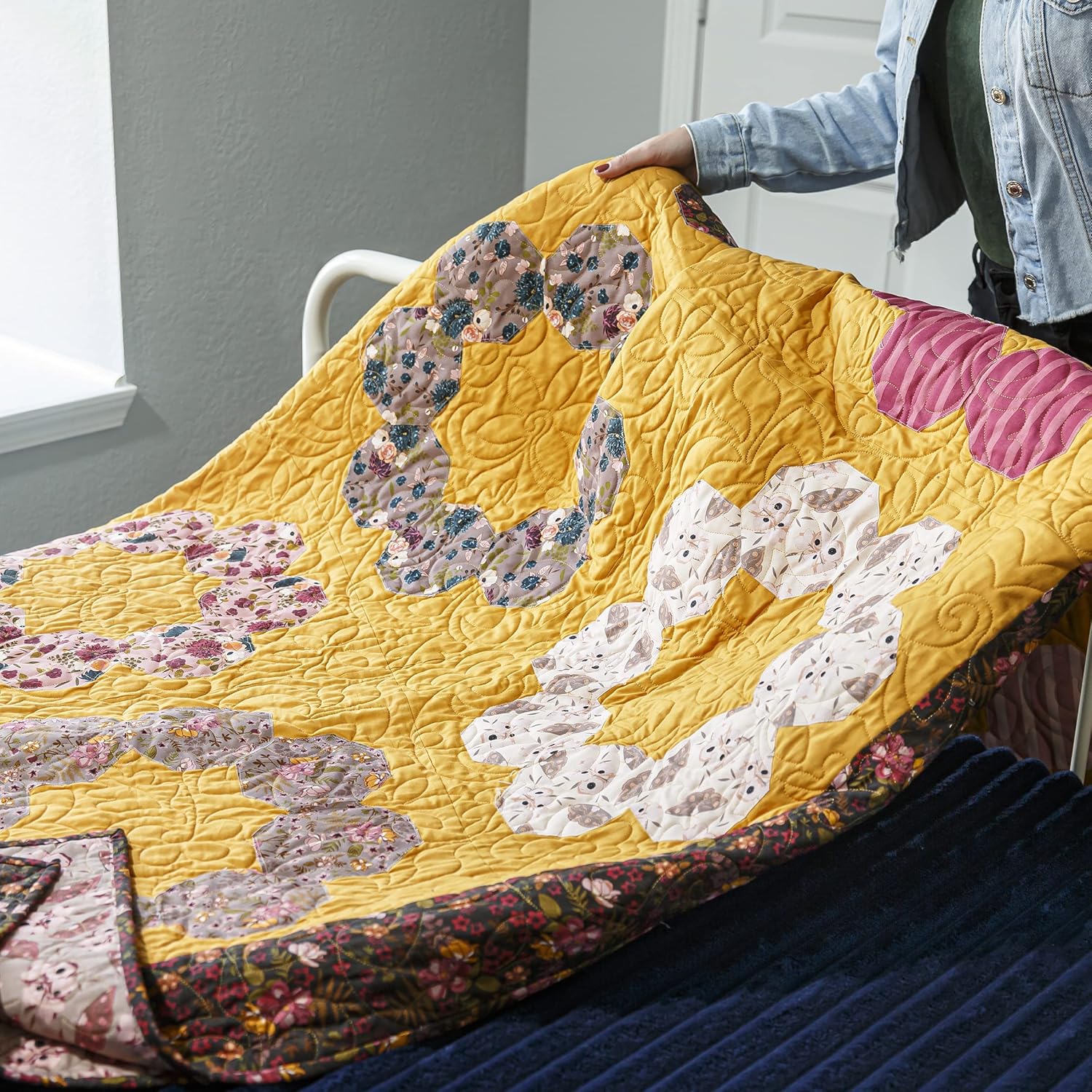 Quilt Batting Full Size 90" x 96" | 80/60 Warm Cotton Poly Filling with Quilt Pattern Included | Medium Weight Batting Roll for Stuffing Blankets and Quilting Supplies