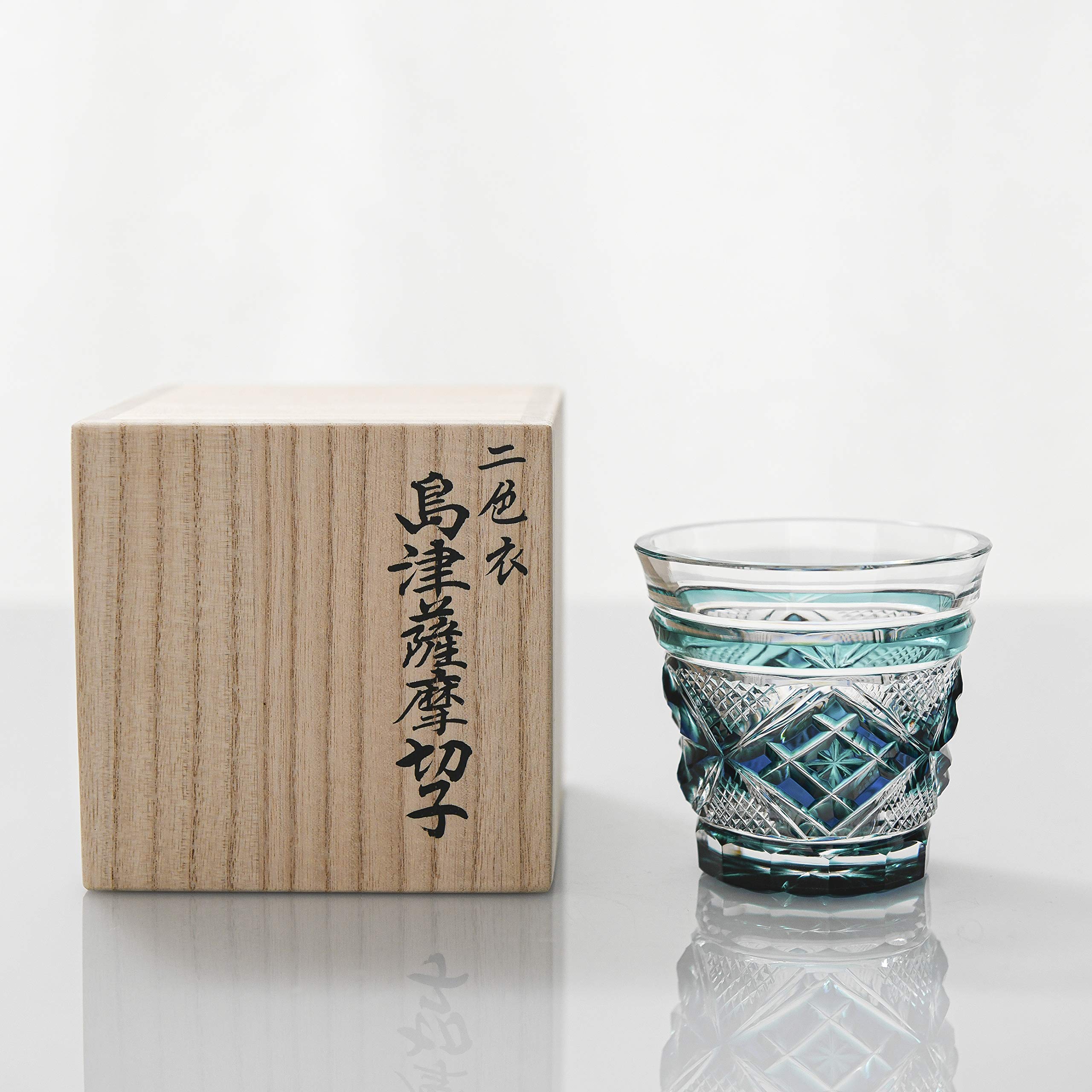 薩摩ガラス工芸【島津薩摩切子】二色衣冷酒杯 ルリ緑 高さ7.5cm Amazon.co.jp: 島津興業 薩摩切子 二色衣 冷酒杯253 (ルリ緑) : ホーム
