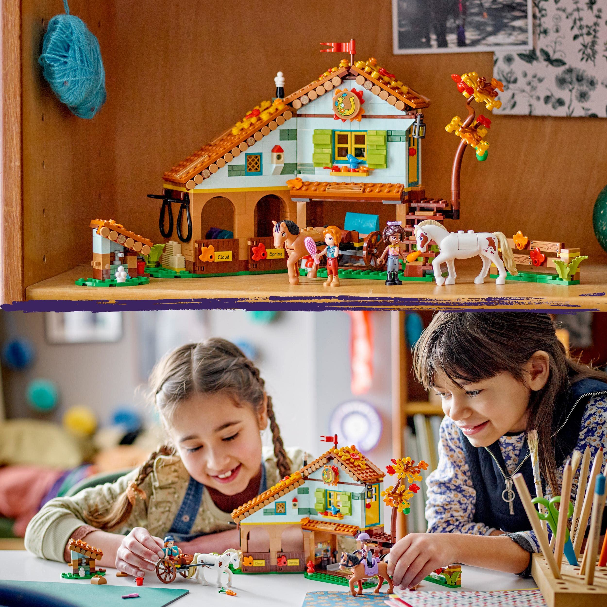 LEGO Friends La Scuderia di Autumn con 2 Cavalli Giocattolo, Carrozza e Accessori per l'Equitazione, Fattoria con Animali, Regalo per Bambine e Bambini dai 7 Anni 41745