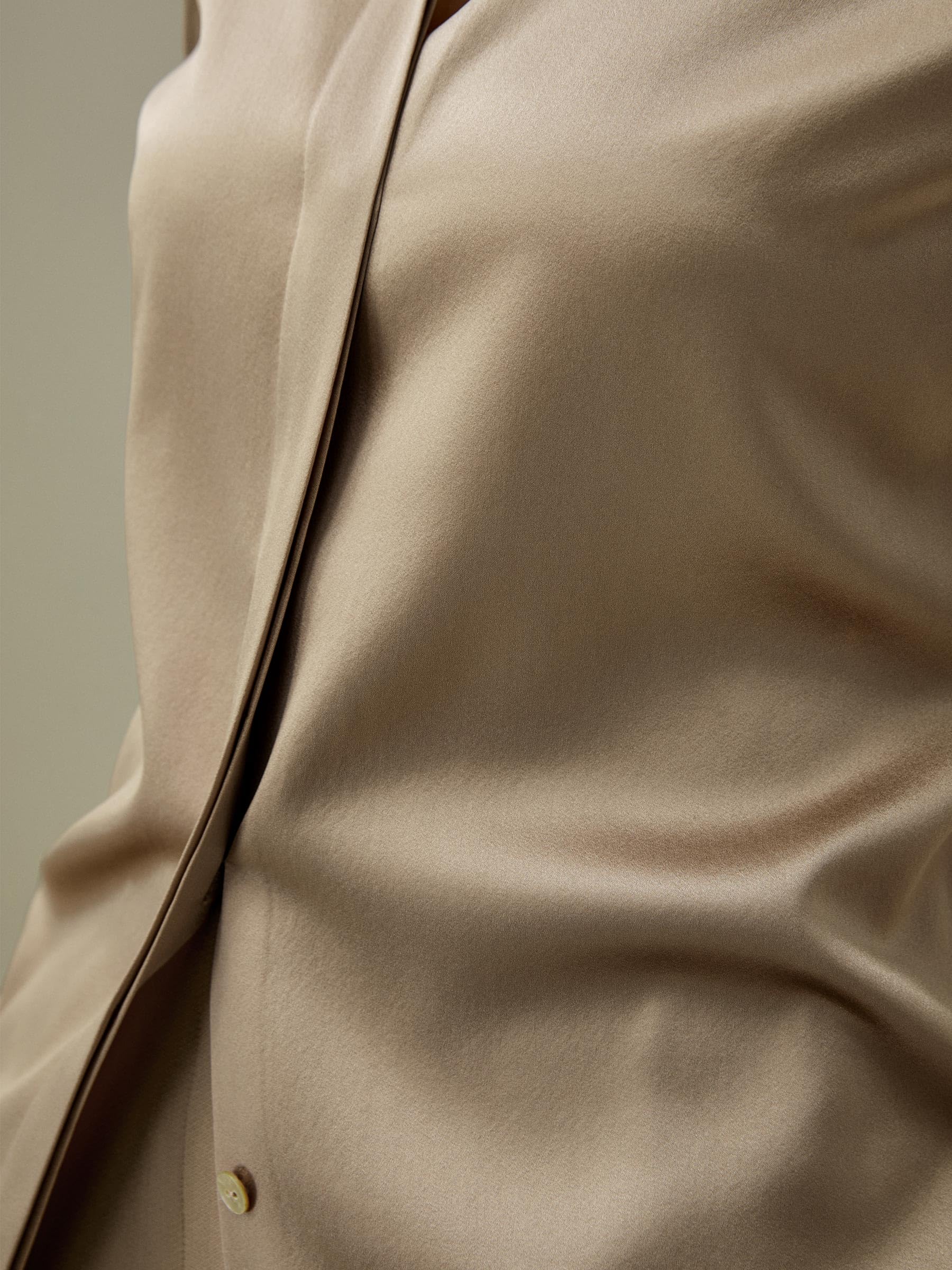 LilySilk Damen Seidenhemd Klassische Bluse Mit Verdecktem Knopfverschluss und Tailliertem Rückenteil-Design Für Verschiedene Anlässe