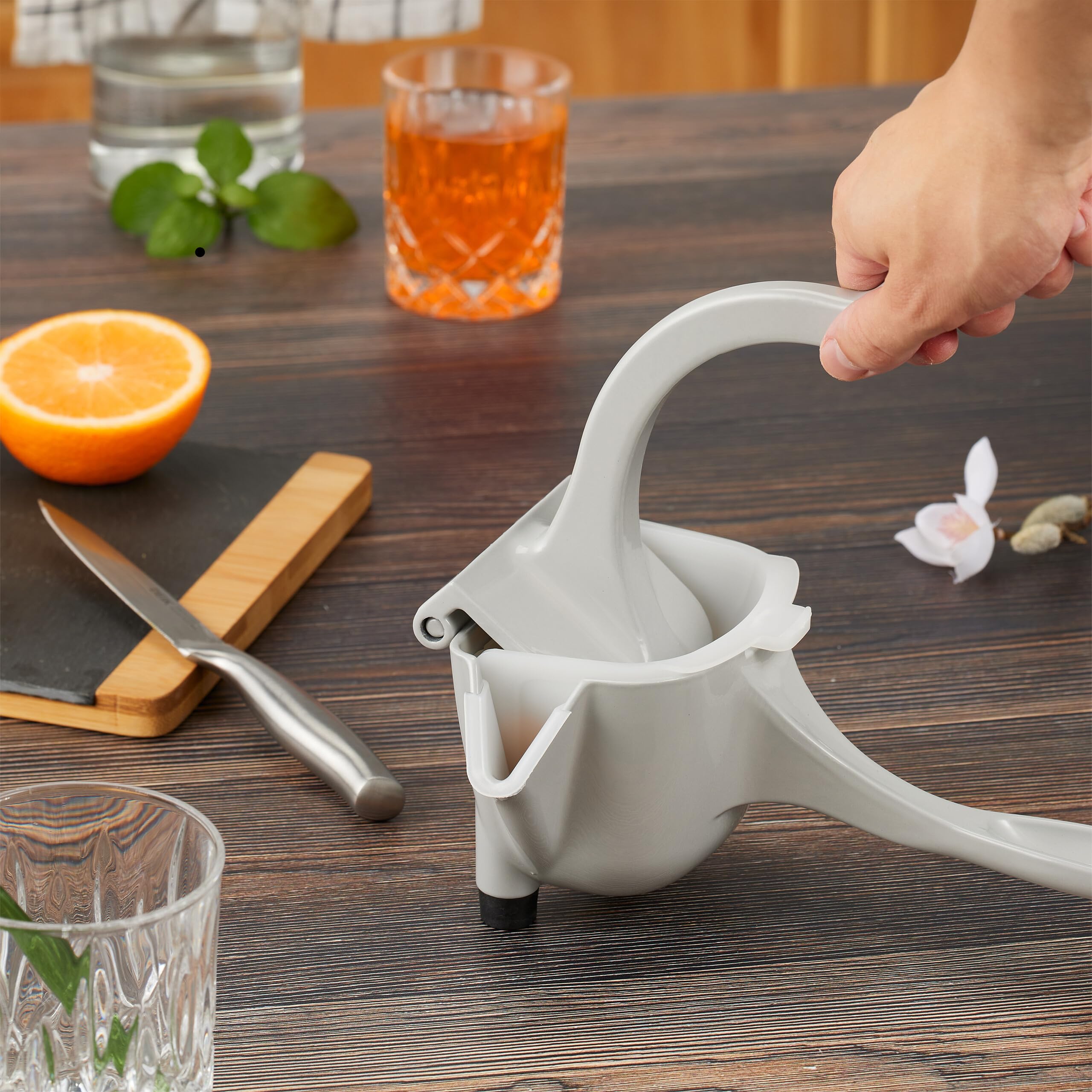 Relaxdays Ręczna wyciskarka do cytrusów, z sitkiem, pojemnikiem na ścinki, dzióbek, ręczna wyciskarka do cytryn i limonek, aluminium, szara