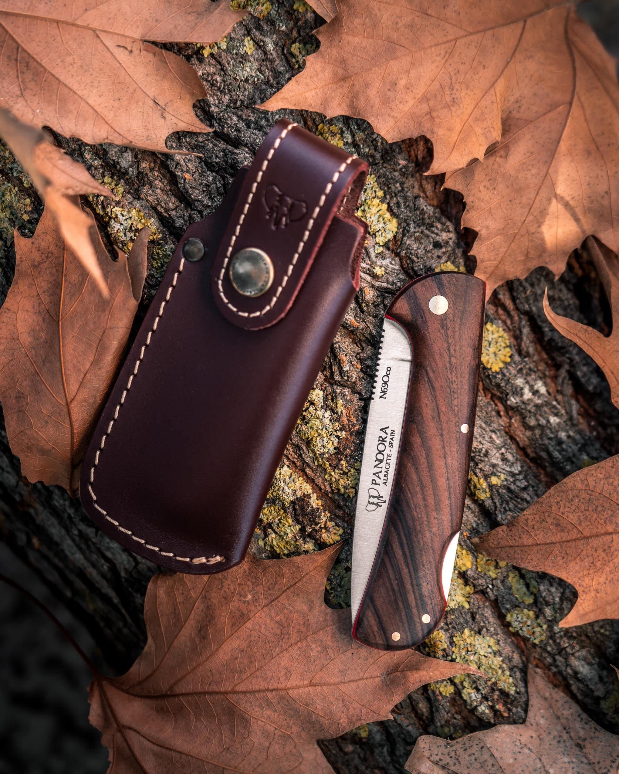 Navaja Cudeman Pandora 388-G con hoja de acero böhler N690Co de 9,5 cm y empuñadura de nogal con separador rojo de 12 cm + portabotellas de regalo (Nogal + Funda)
