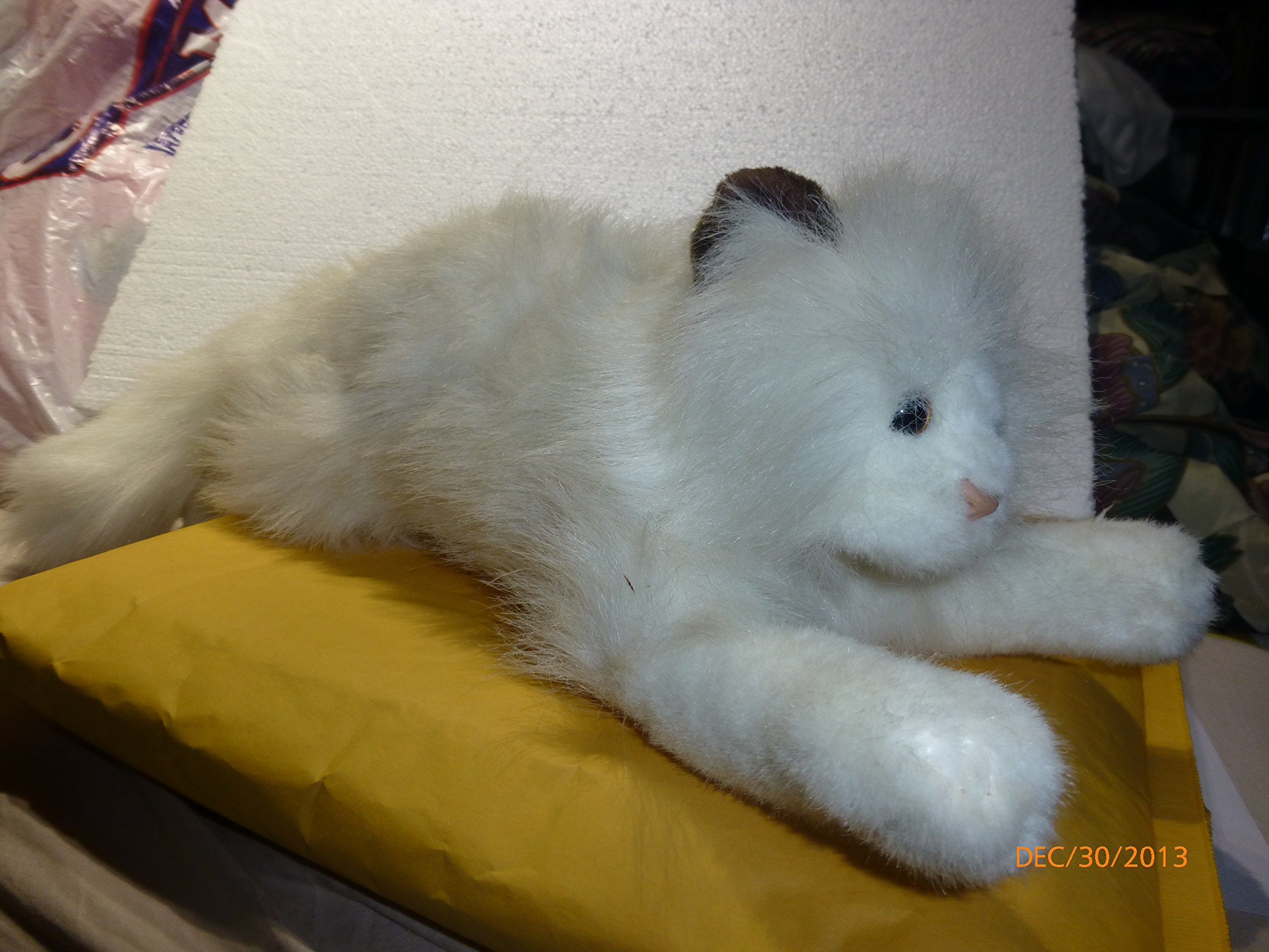 Russ Berrie WHITE CAT PLUSH SABRINA 18" FROM HEAD TO TAIL