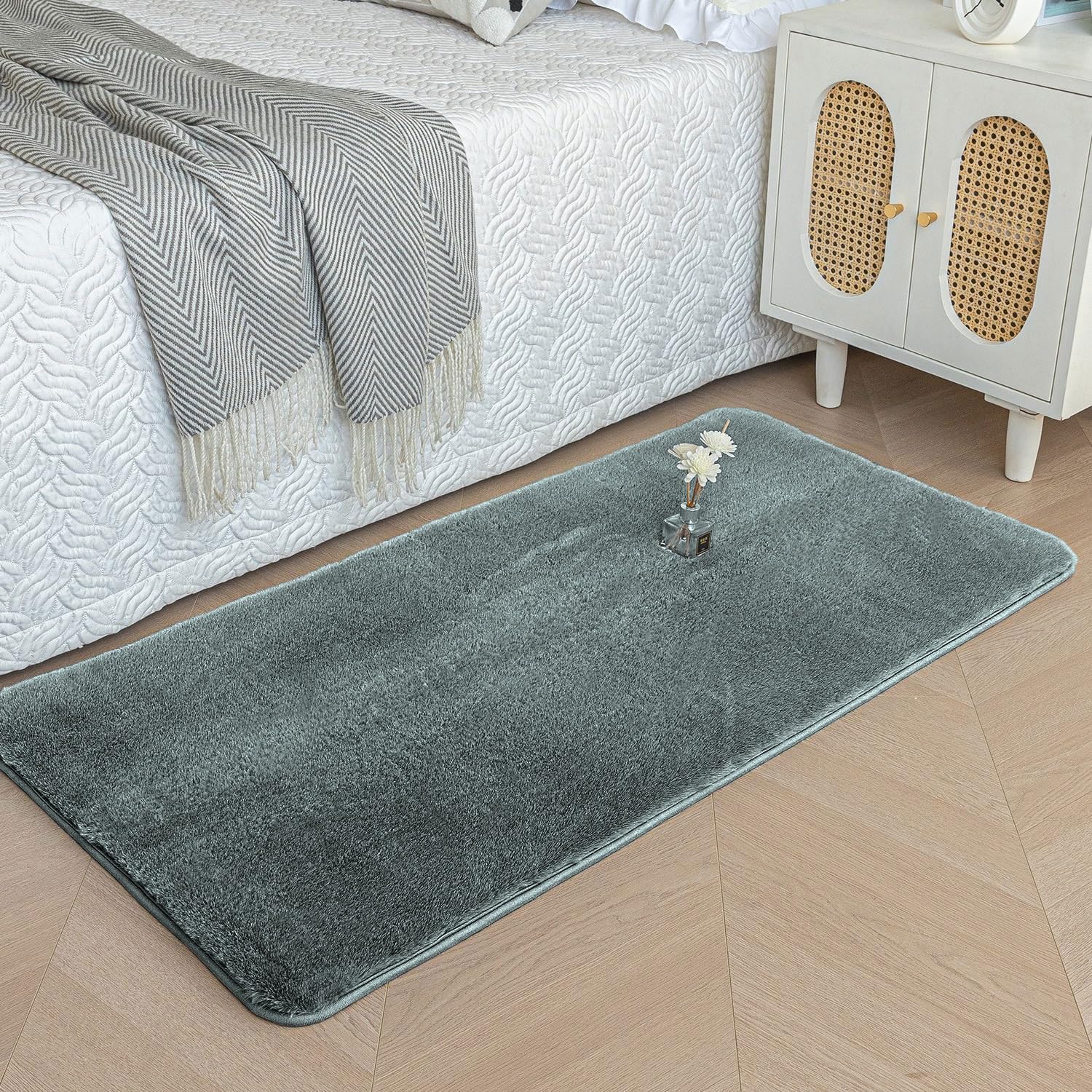 LUXE HOME INTERNATIONAL Rabbit Fur Rectangular Mat Soft Anti Slip Skid Ruffle Mats For Bathroom Door 60X90 Cm (Seige) Pc 1,Grey