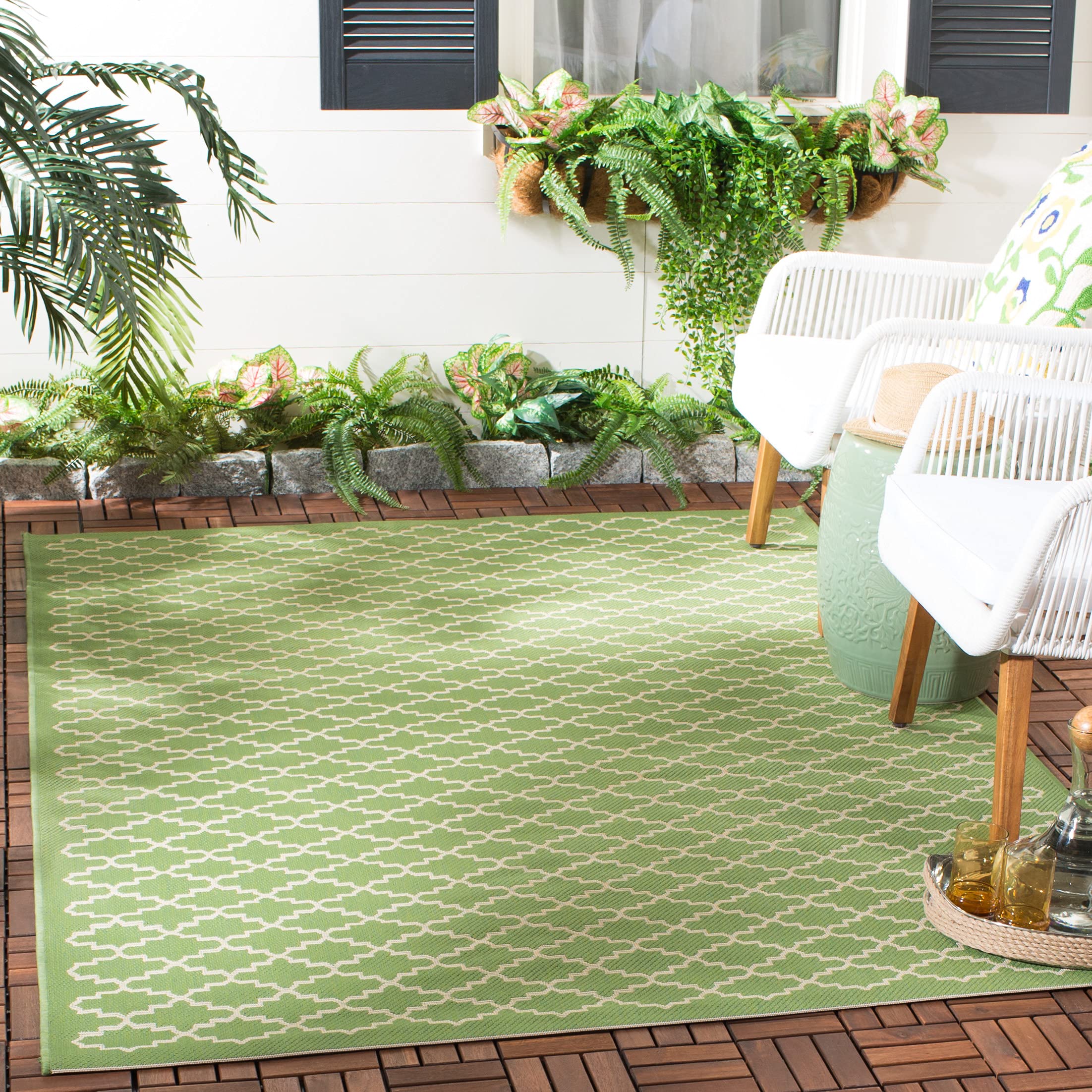 SAFAVIEH Washable Rug Outdoor Courtyard Collection - 2'7" x 5', Green & Beige, Non-Shedding & Easy Cleaning, Ideal for Patio, Backyard, Mudroom (