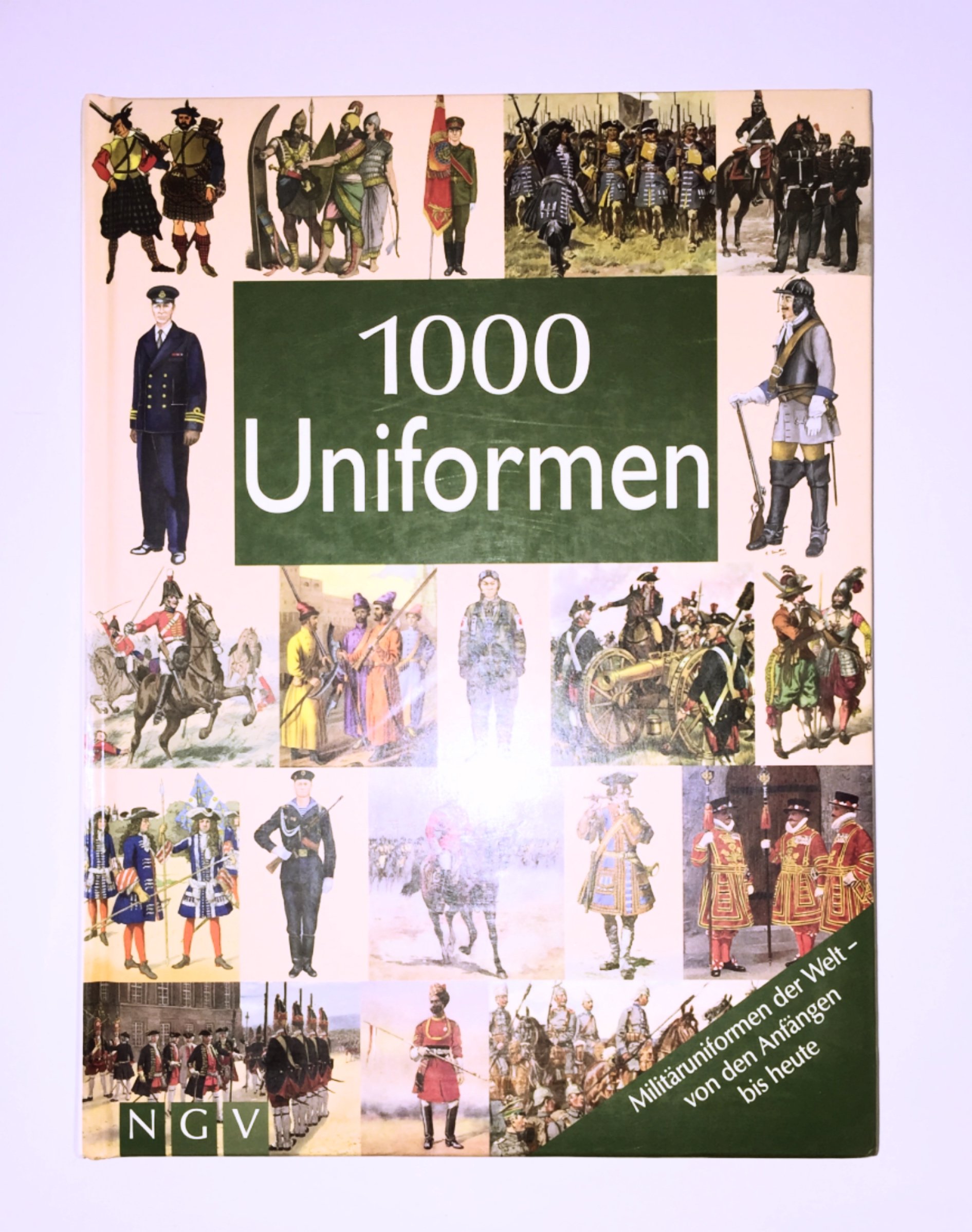 1000 Uniformen