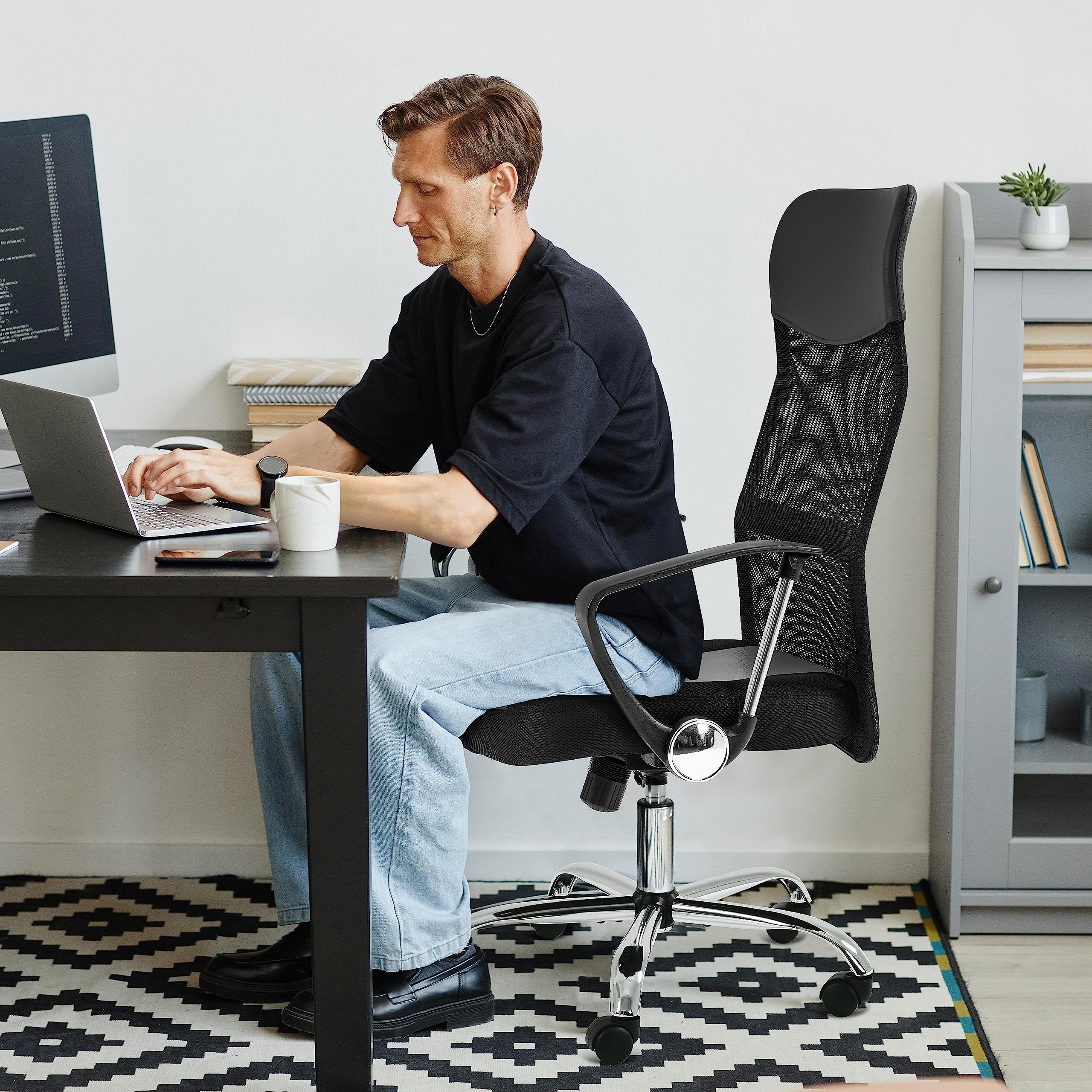 Yaheetech Sedia Ufficio Scrivania Ergonomica Schienale Alto Reclinabile Portata 135 kg Girevole a Rotelle Altezza Regolabile Imbottita Traspirante e Ecopelle con Braccioli e Poggiatesta Nera | Nera, Rete Traspirante, Altezza Regolabile, Rotelle 360°, Incl