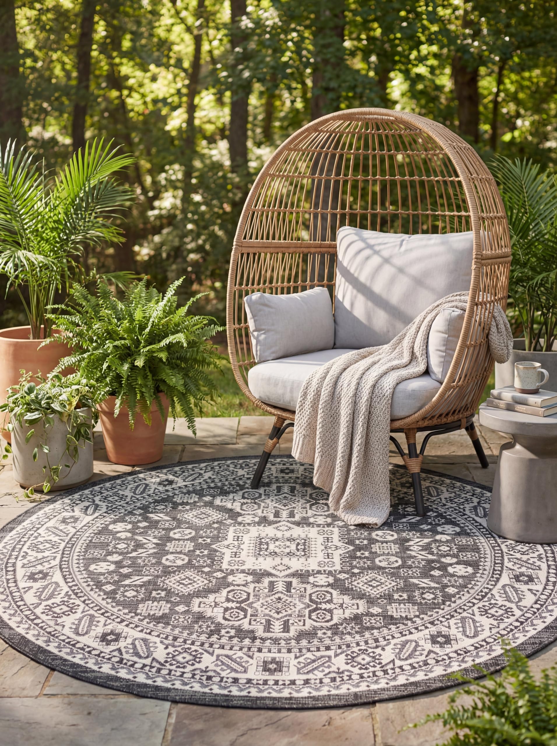 Rugs.com Outdoor Aztec Collection Rug – 5 Ft Round Charcoal Gray Flatweave Rug Perfect for Kitchens, Dining Rooms