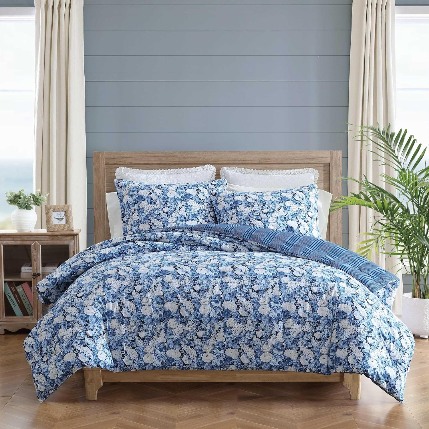 Laura Ashley - Queen Comforter Set, Soft Cotton Bedding, Medium Weight for Year Round Comfort, 3 Piece Bed Set with Matching Pillowcases (Sweet Memories Blue)