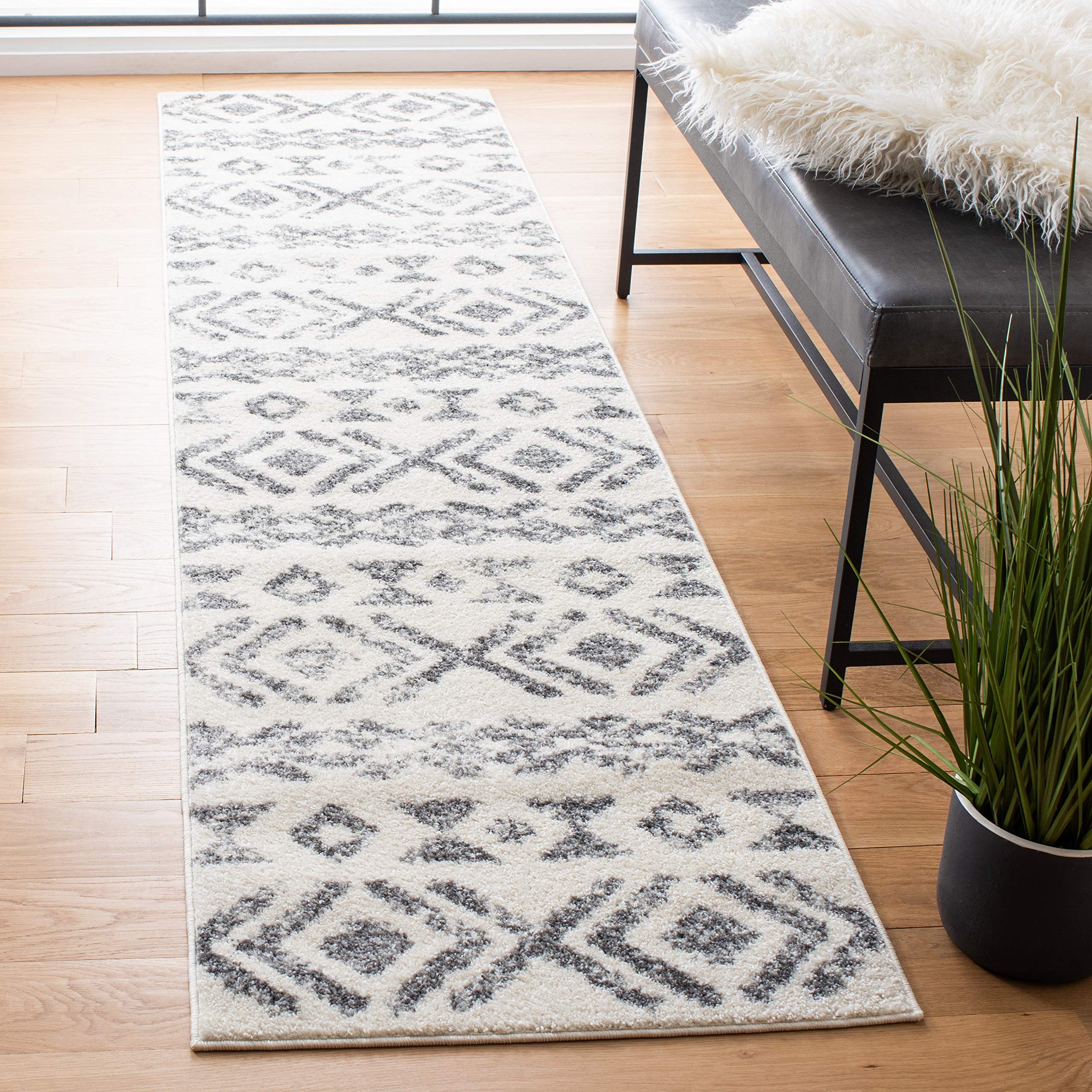 SAFAVIEH Tulum Collection Runner Rug - 2'2