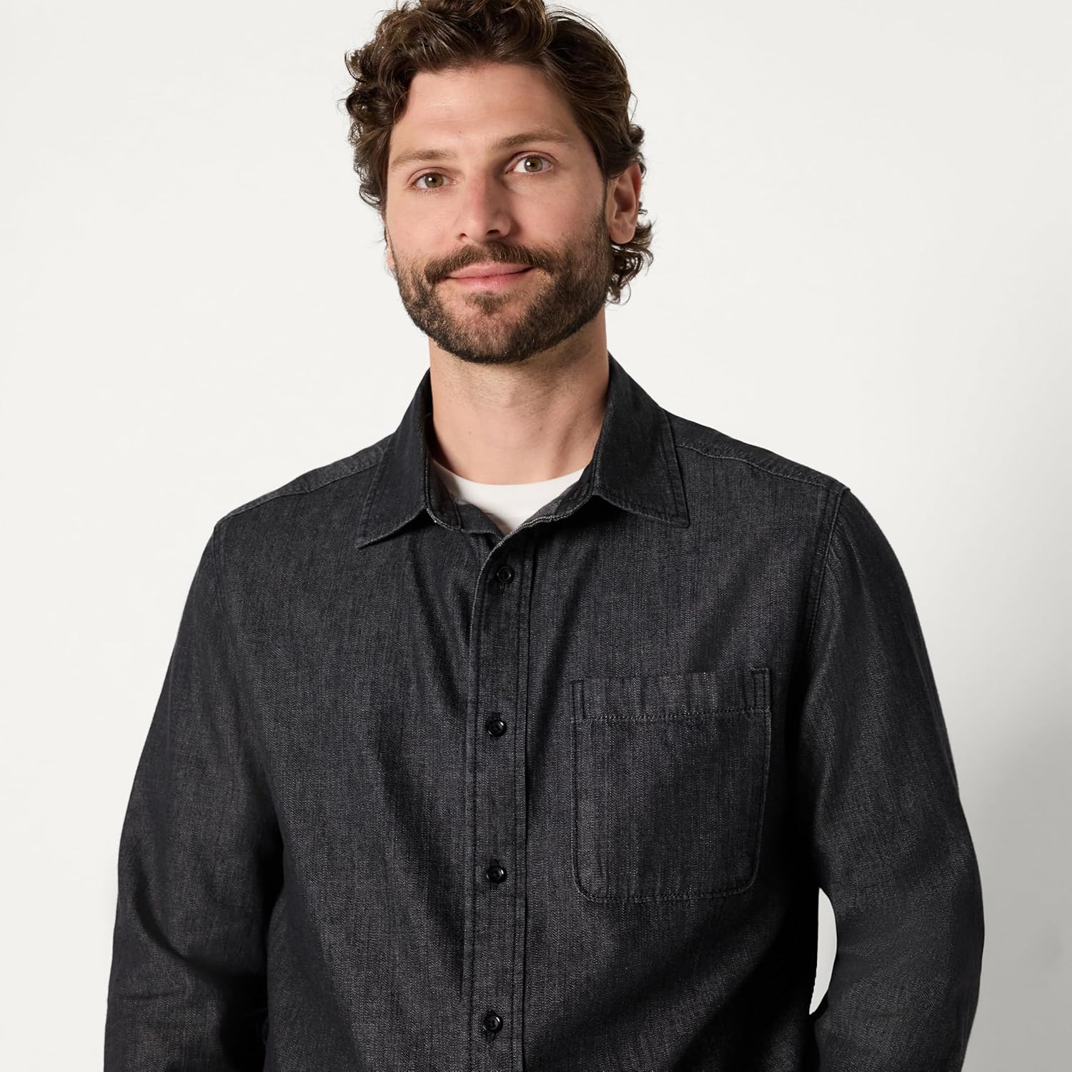 Amazon Essentials Men's Regular-Fit Long-Sleeve Button-Down Denim Shirt - Image 3