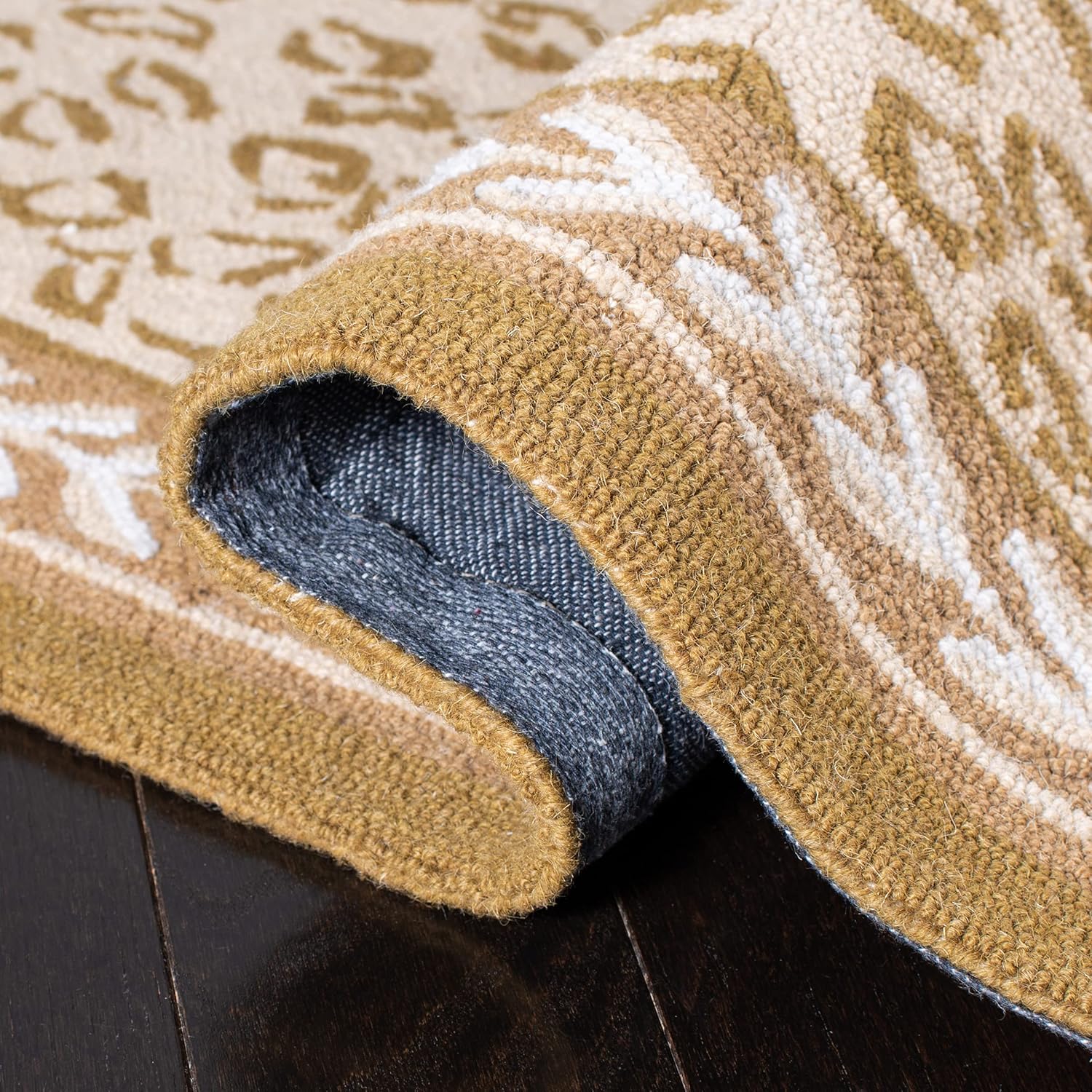 SAFAVIEH Chelsea Collection Accent Rug - 1'8" x 2'6", Ivory, Hand-Hooked Wool, Leopard Pattern, Ideal for Entryway, Foyer, Living Room, Bedroom (HK15B)