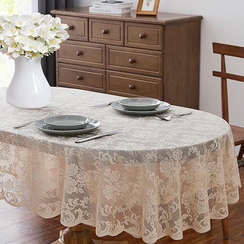 Miniatura 1 de Mantel de encaje ovalado de lino dorado de 60 x 84 pulgadas. El patrón floral clásico y elegante es la elección ideal para cualquier comedor de