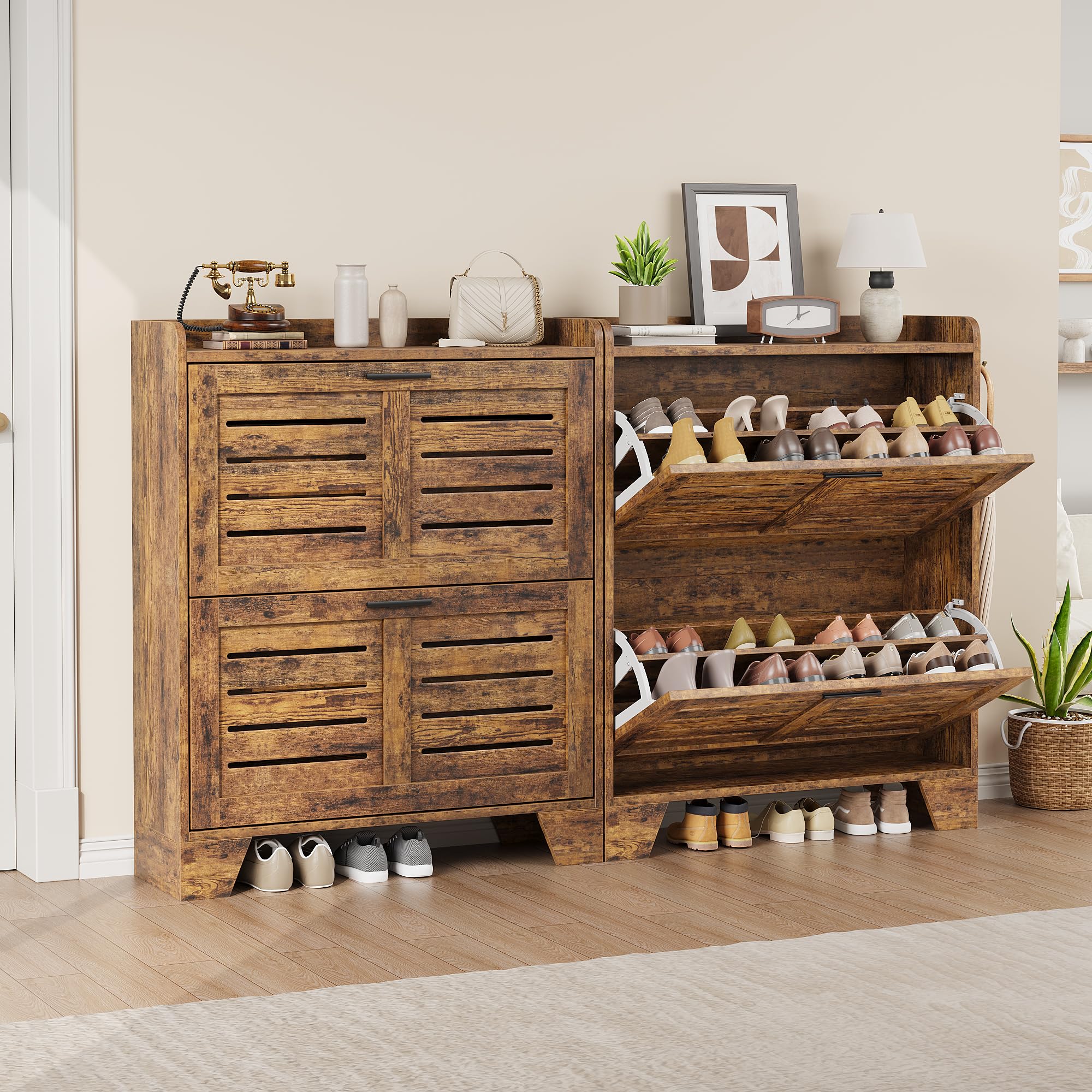 Garvee Ahorra espacio y ordena tu entrada - Armario zapatero estrecho de madera con 2 cajones abatibles y ganchos laterales, organizador de zapatos estilo granja rústica, ideal para espacios pequeños,
