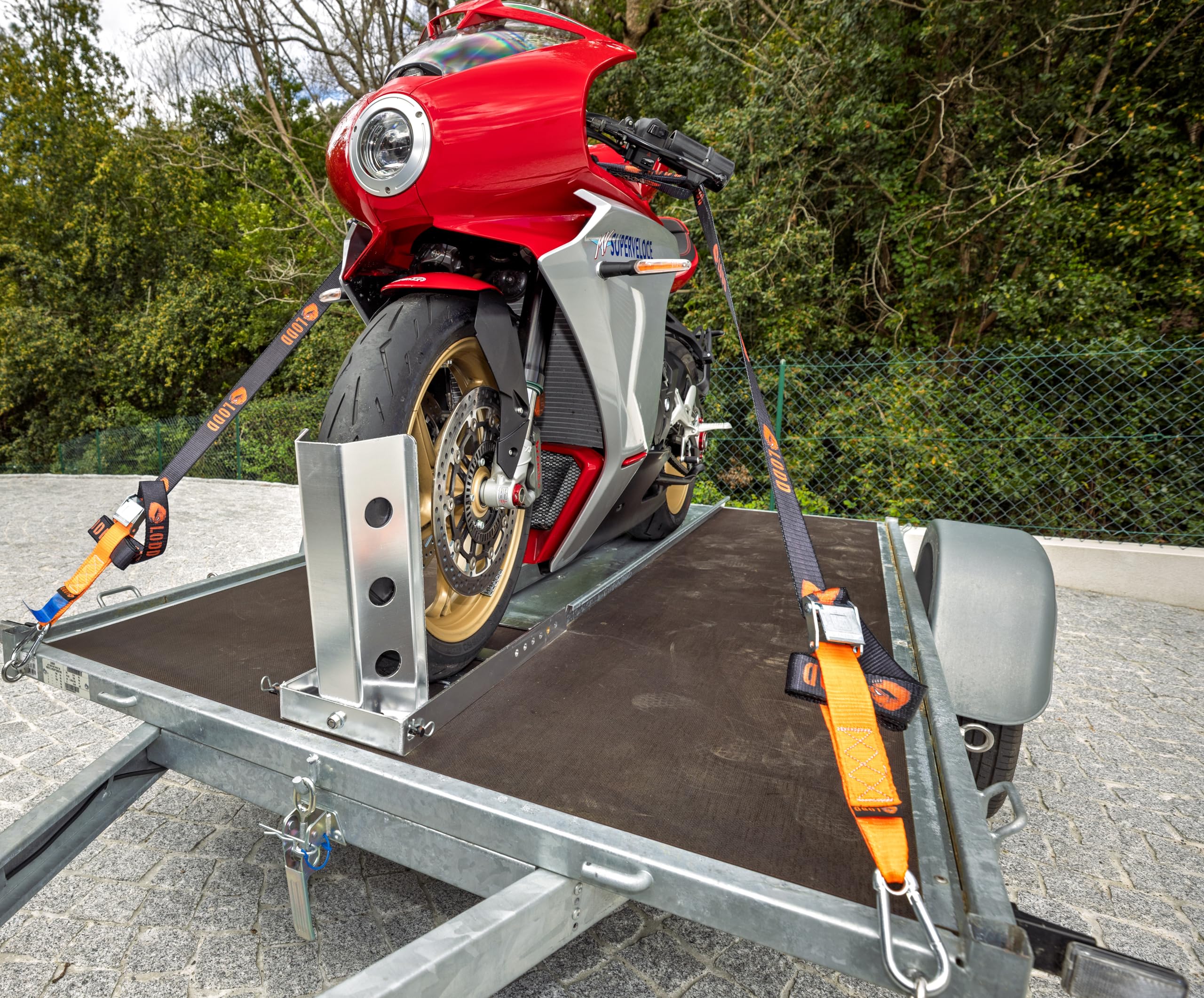 LODD – Sangles Moto, Arrimage au Guidon avec Manchons Composites Renforcés, Boucles Renforcées, 38 mm, Résistance 1100 kg, Mousquetons Acier, Remorque, Motos routières & Sportives – Valise Incluse