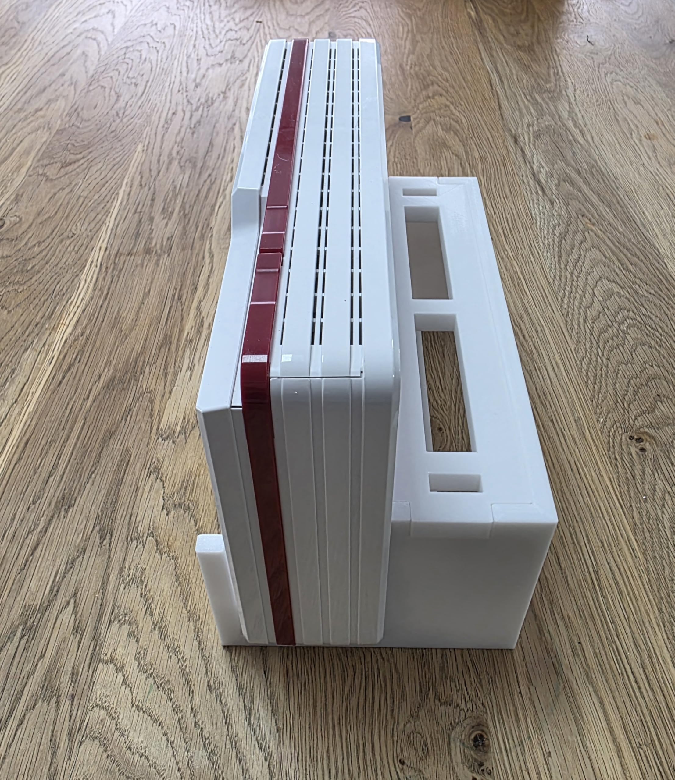 Simply Clever Premium Wandhalter AVM FRITZBox 5690 Pro passend für das Lochbild der Skadis Lochplatte