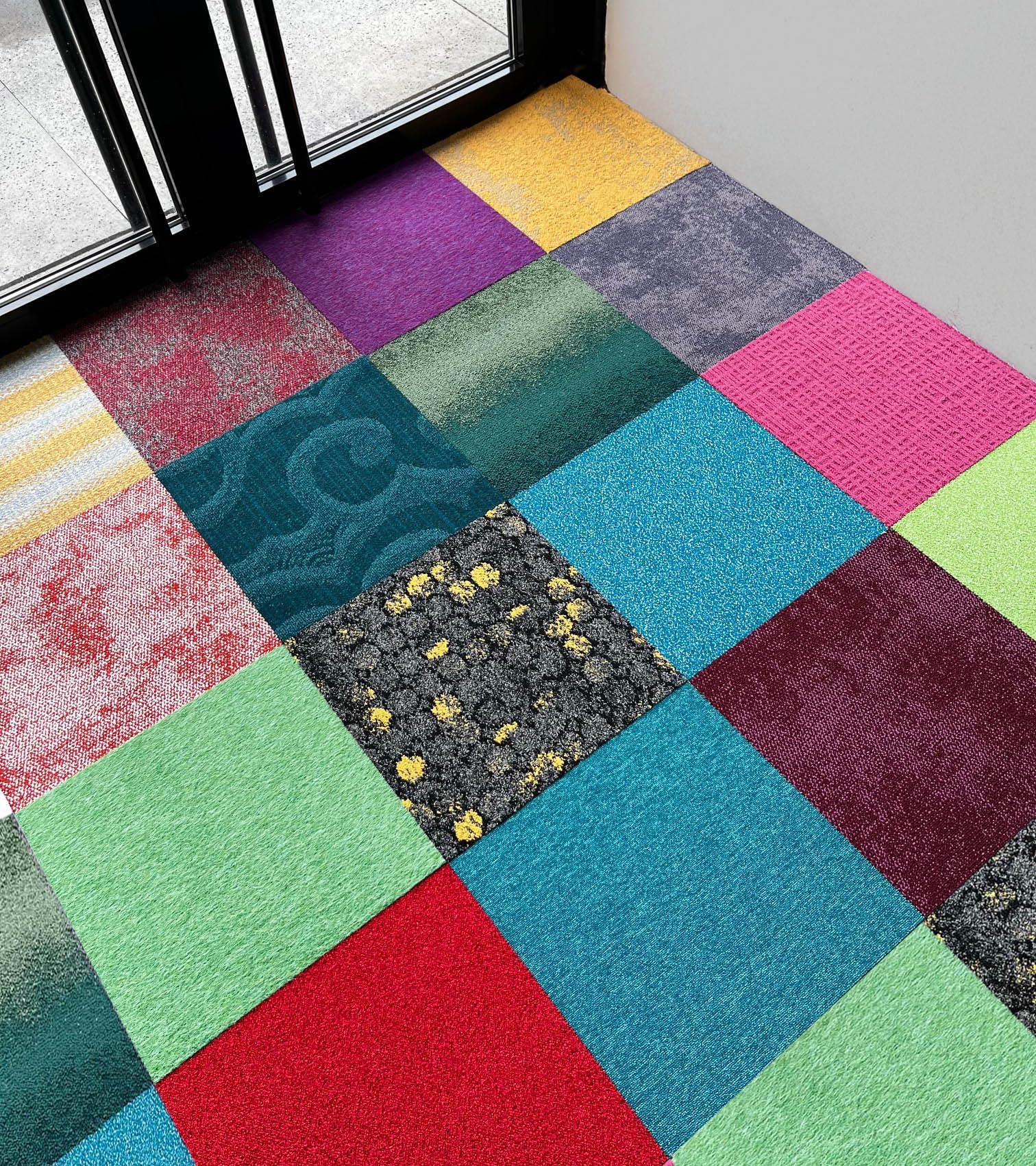 FVLFIL Teppichfliesen Shades of. by Interface | Selbstliegend Bodenfliesen Teppich | 50x50 cm | Pro Karton 16 Stück = 4m2 (Color) Y