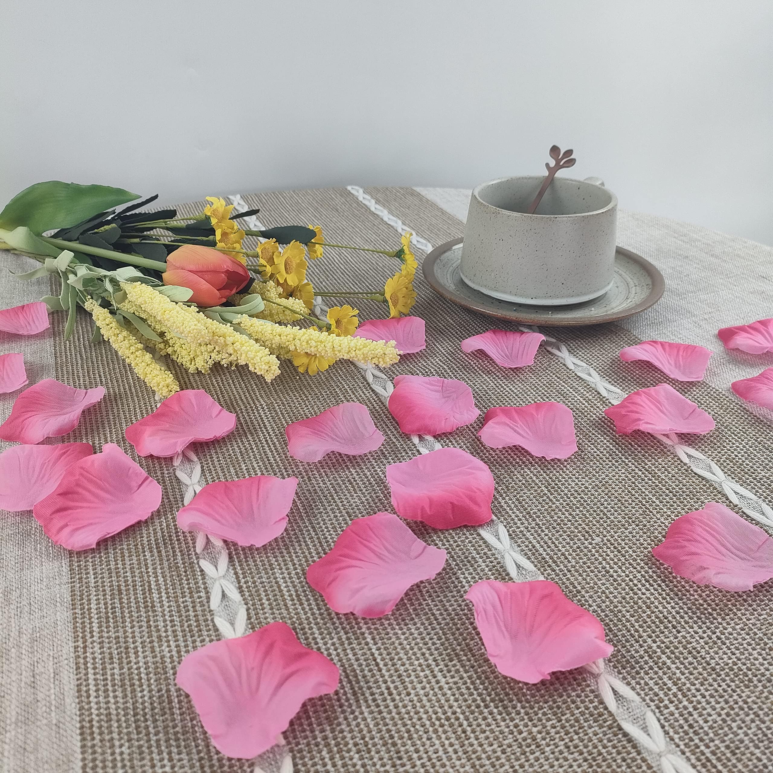 flower pedals ATFL 0.9LB Gradient Pink Rose Petals,5000 Pcs Fake Rose Petals for Valentines Day,Fake for Weddings, Artificial Flower Pedals for Romantic Night for Him Set (Pink and Light Pink,2.3'') Category:Radtrikots_Otix Handmaske Feuchtigkeitsspendende Handschuhe Aufhellende Farbe:1374 Hydrangea petals are perfect
